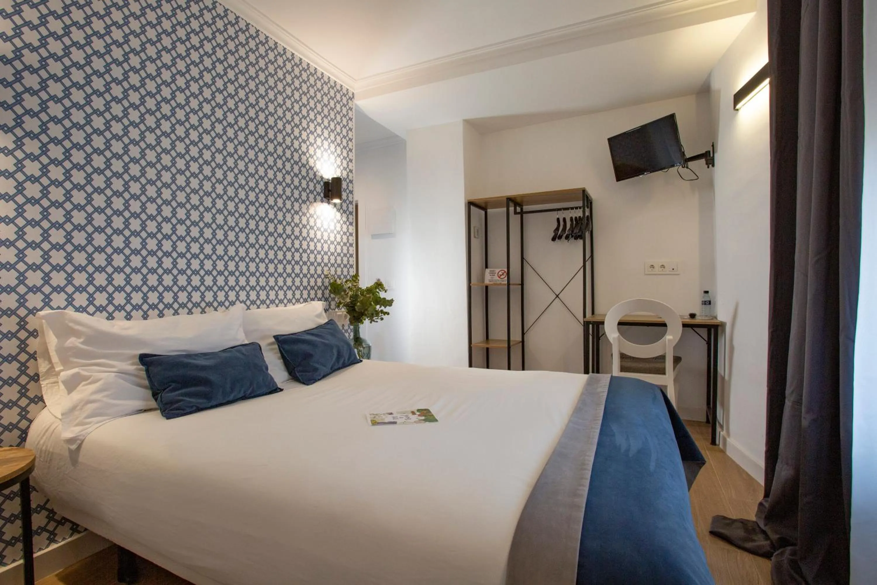 Bedroom, Bed in Savoy