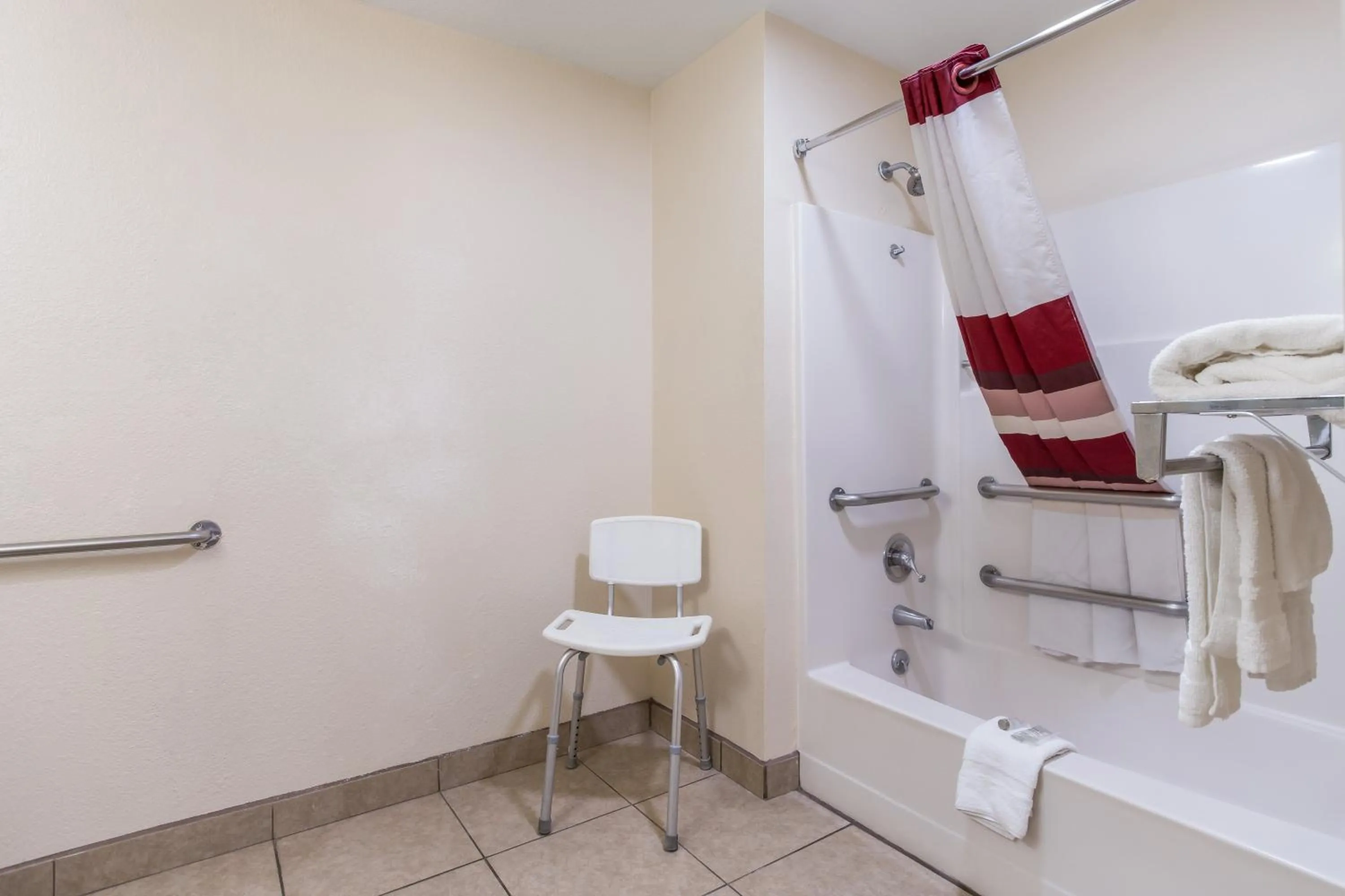 Bathroom in Red Roof Inn Albuquerque - Midtown