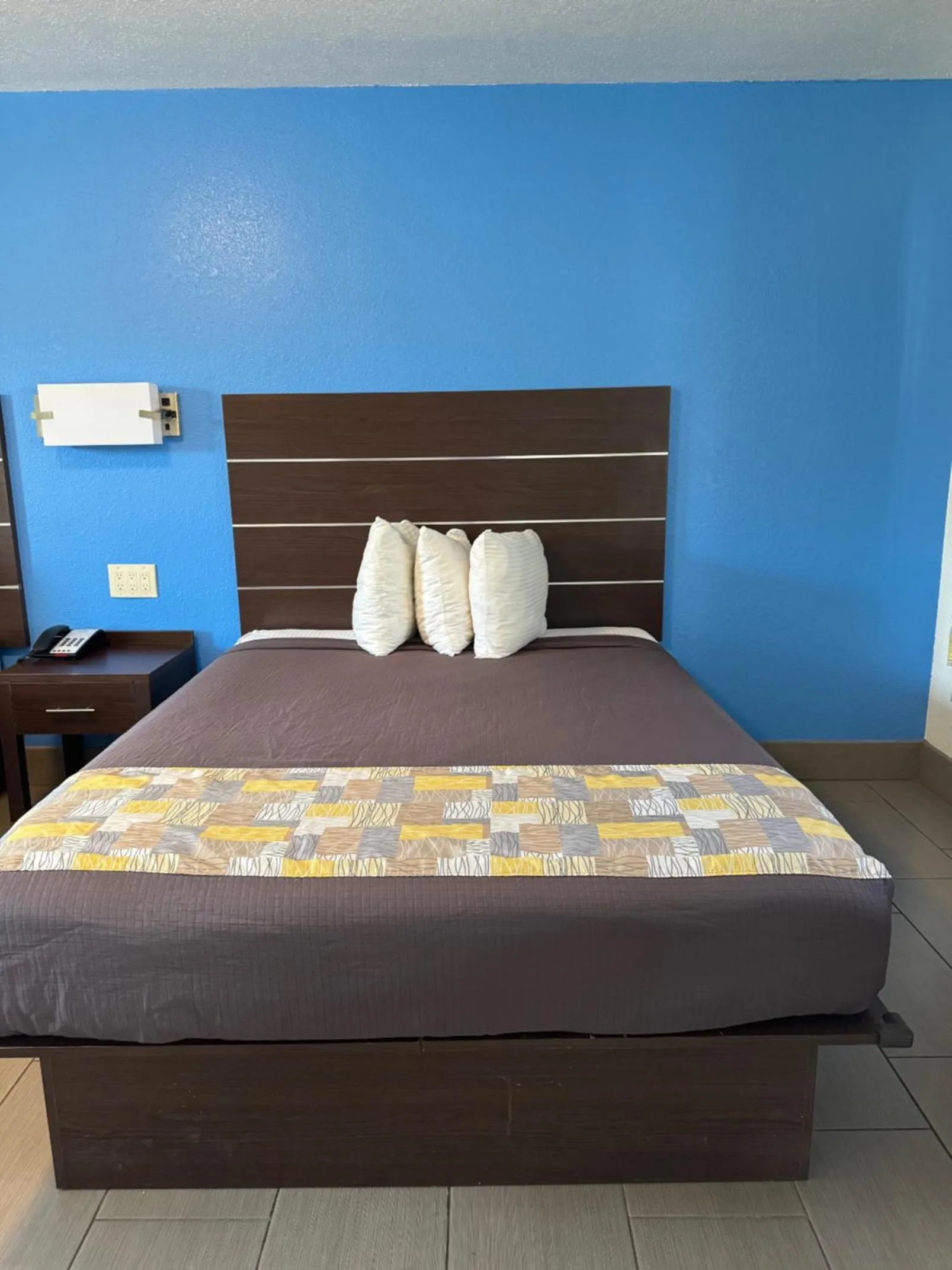 Bed in American Inn Punta Gorda