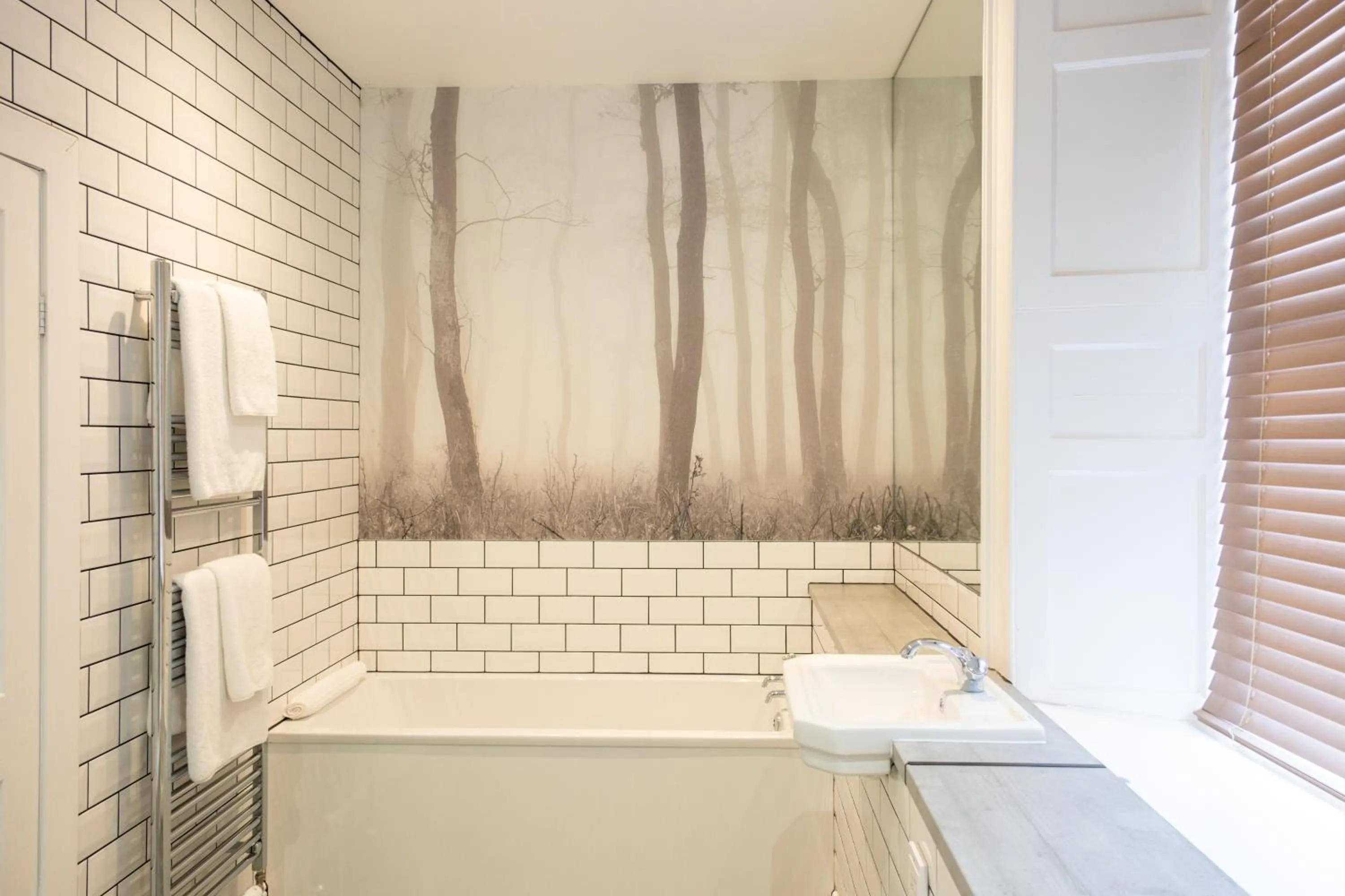 Public Bath in Glen Mhor Hotel at Uile-bheist 'Brewstillery'