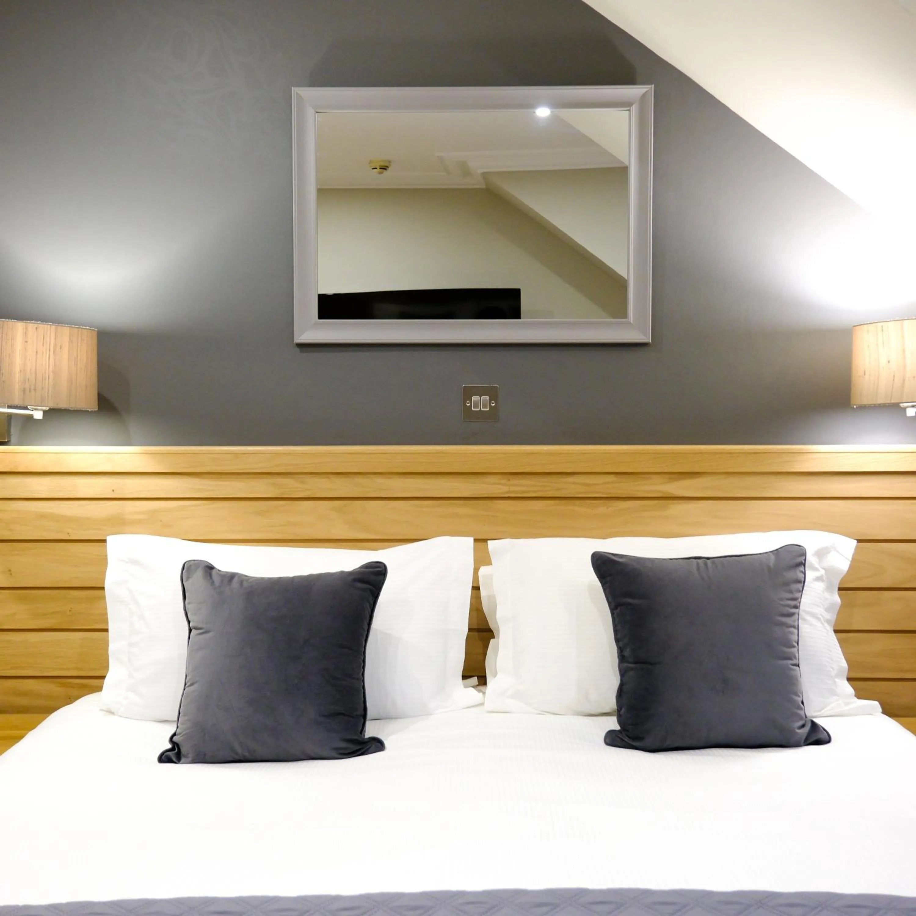 Bed in Glen Mhor Hotel at Uile-bheist 'Brewstillery'