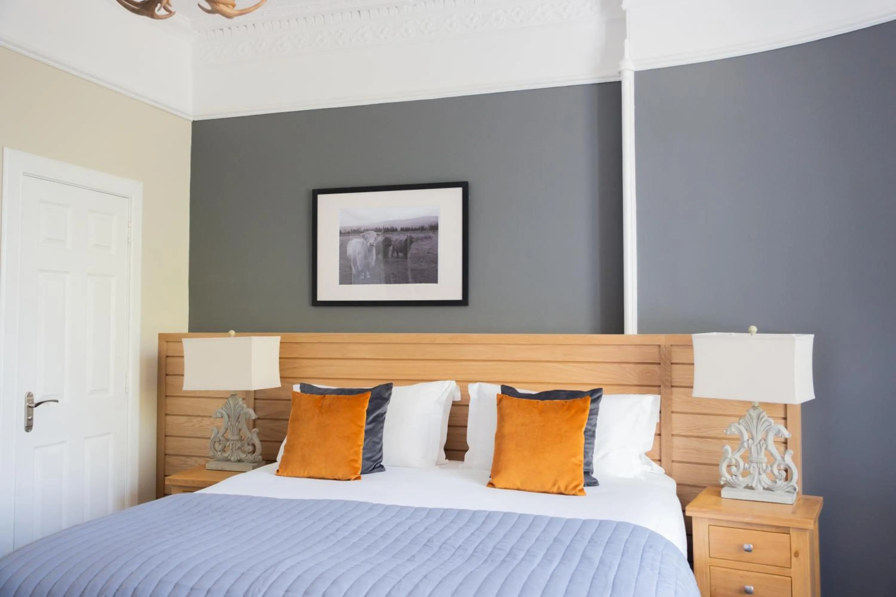 Bed in Glen Mhor Hotel at Uile-bheist 'Brewstillery'