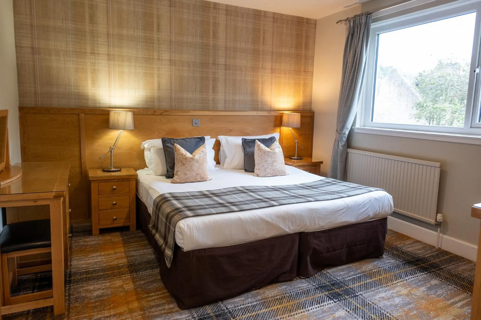 Bed in Glen Mhor Hotel at Uile-bheist 'Brewstillery'