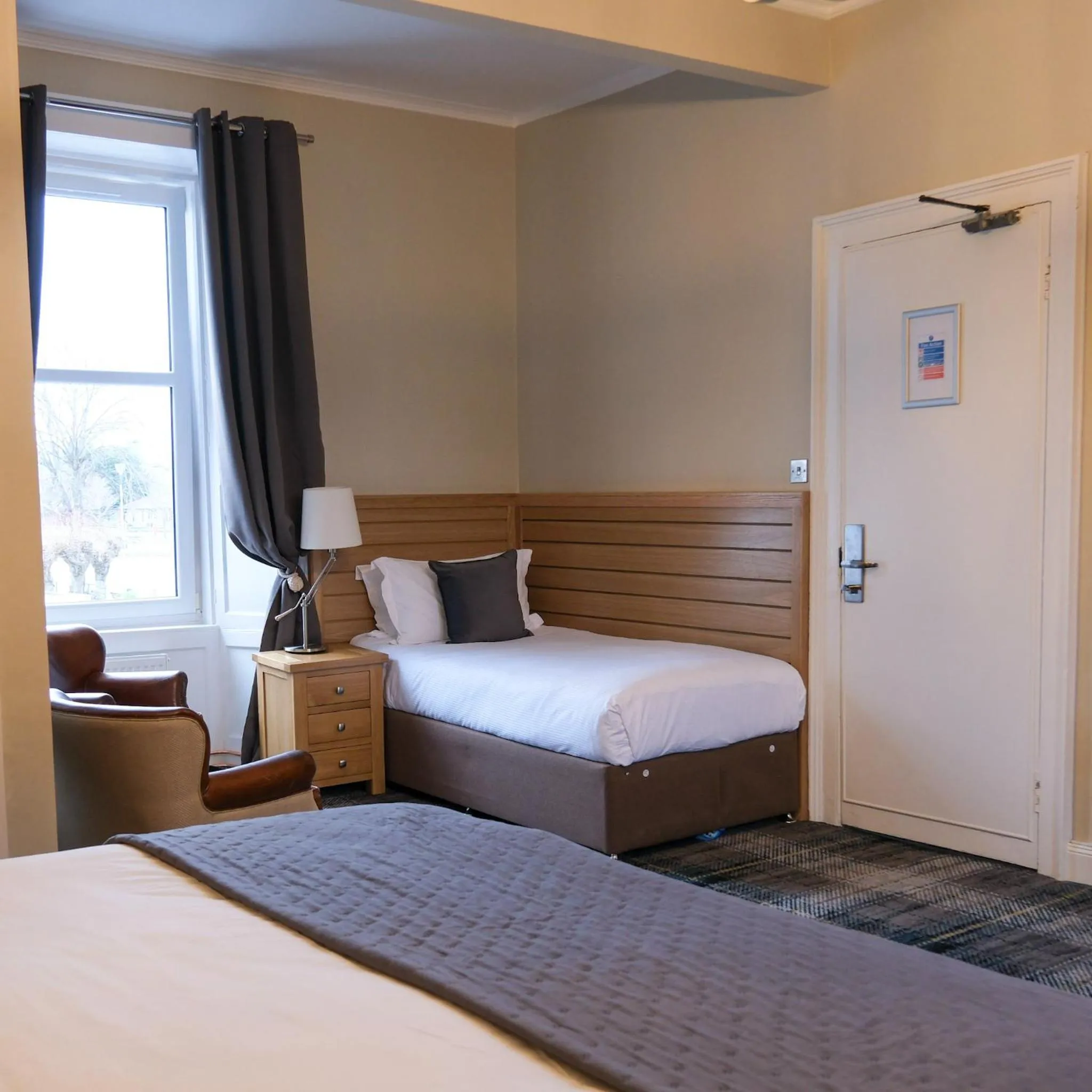 Bed in Glen Mhor Hotel at Uile-bheist 'Brewstillery'