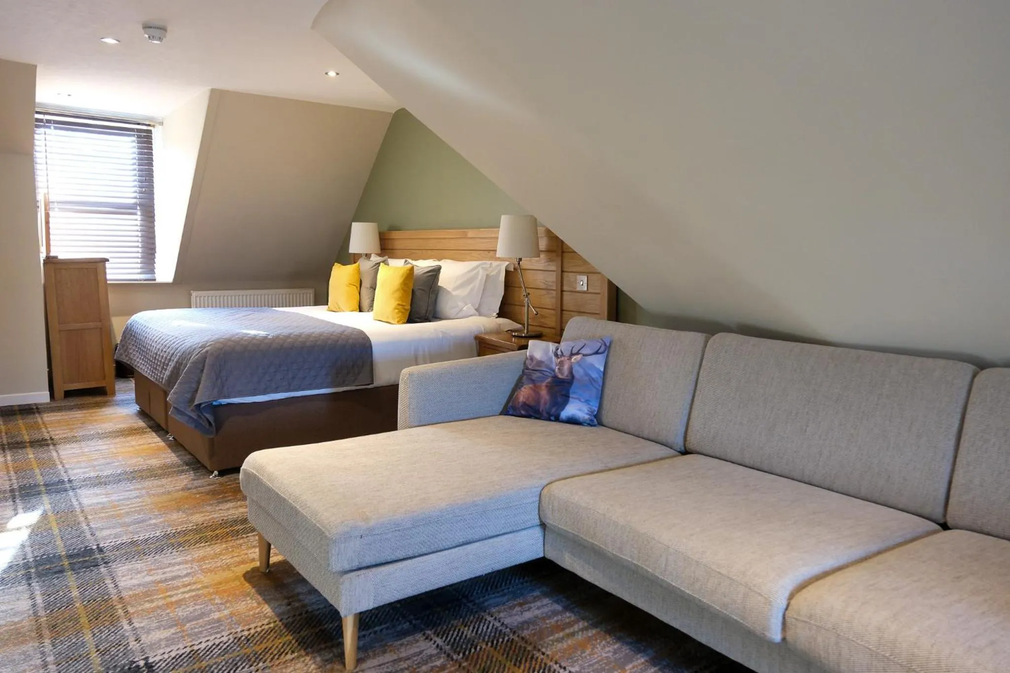 Bed in Glen Mhor Hotel at Uile-bheist 'Brewstillery'