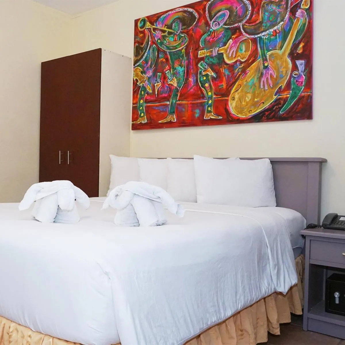 Bed in Morrison Hotel San Salvador