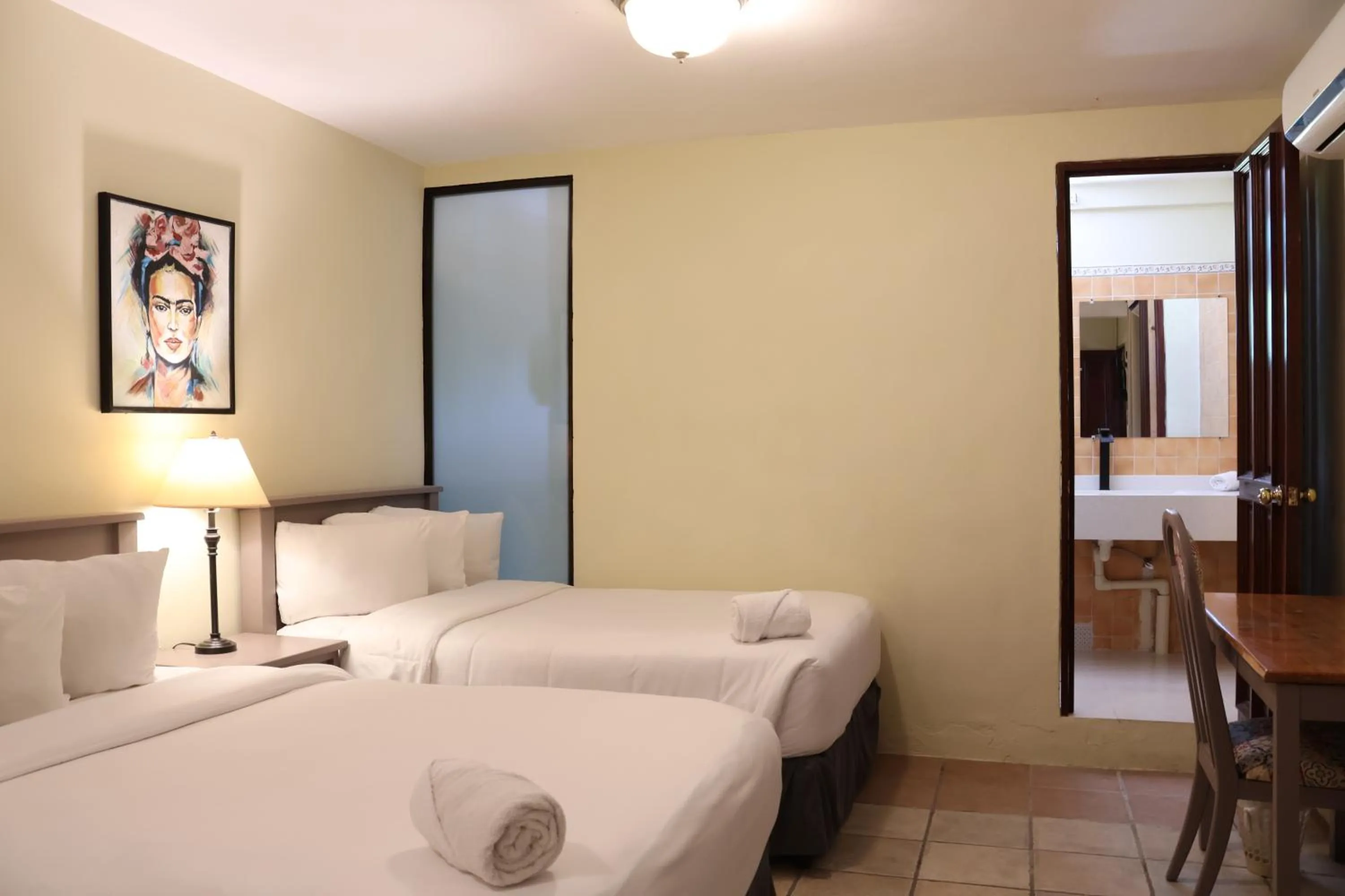 Bed in Morrison Hotel San Salvador