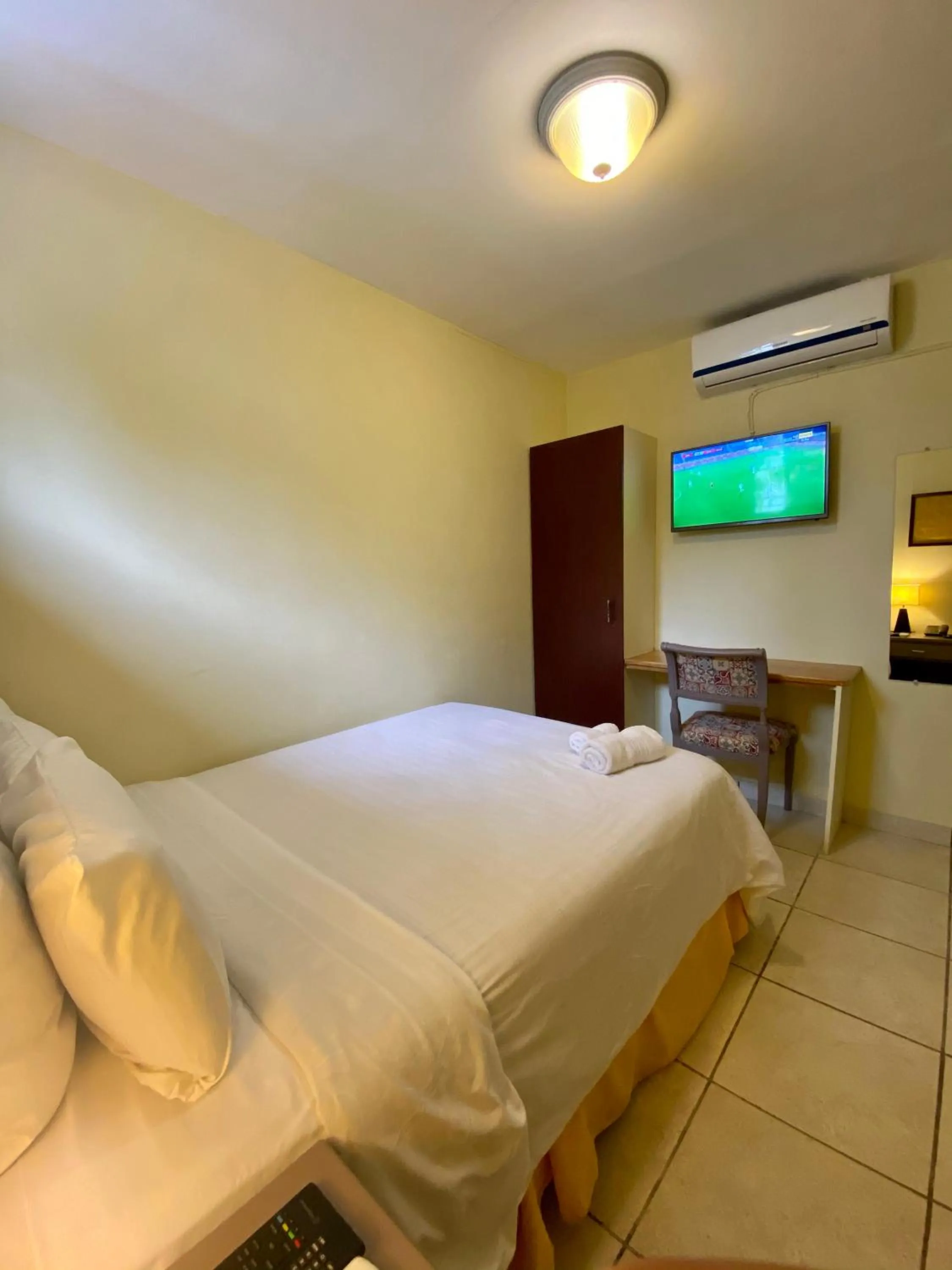 Bedroom, Bed in Morrison Hotel San Salvador