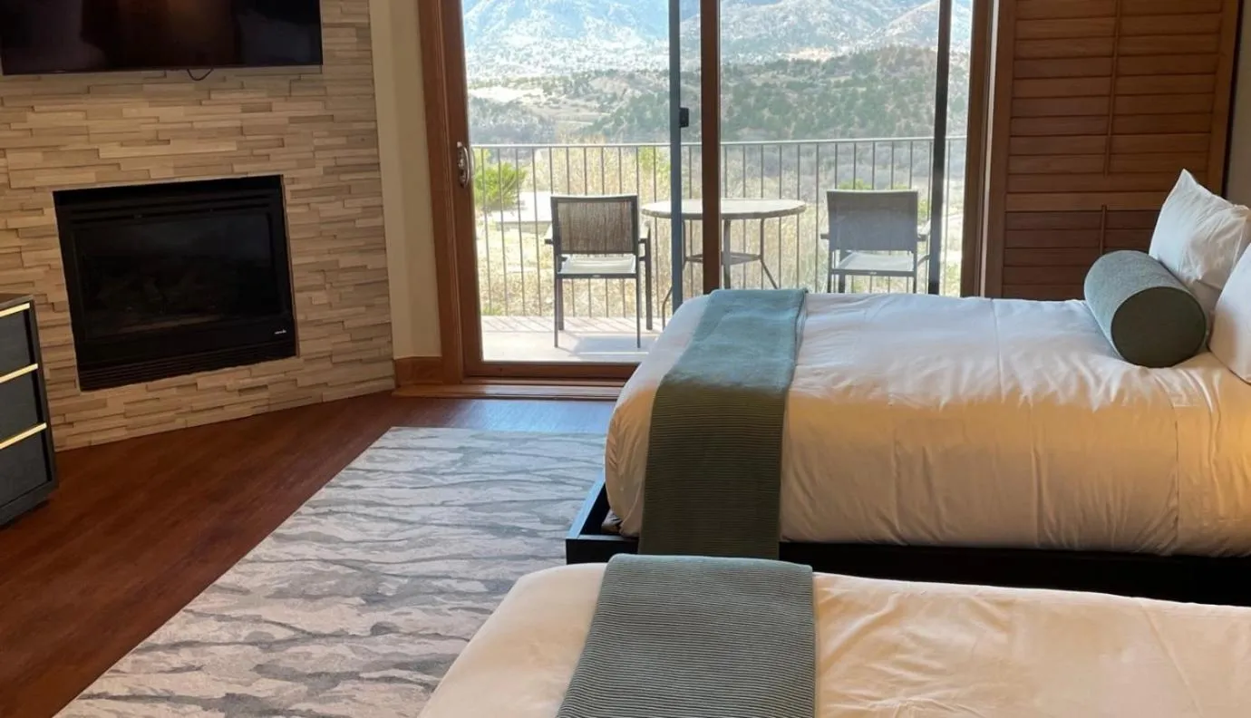 Bed in Garden of the Gods Resort & Club