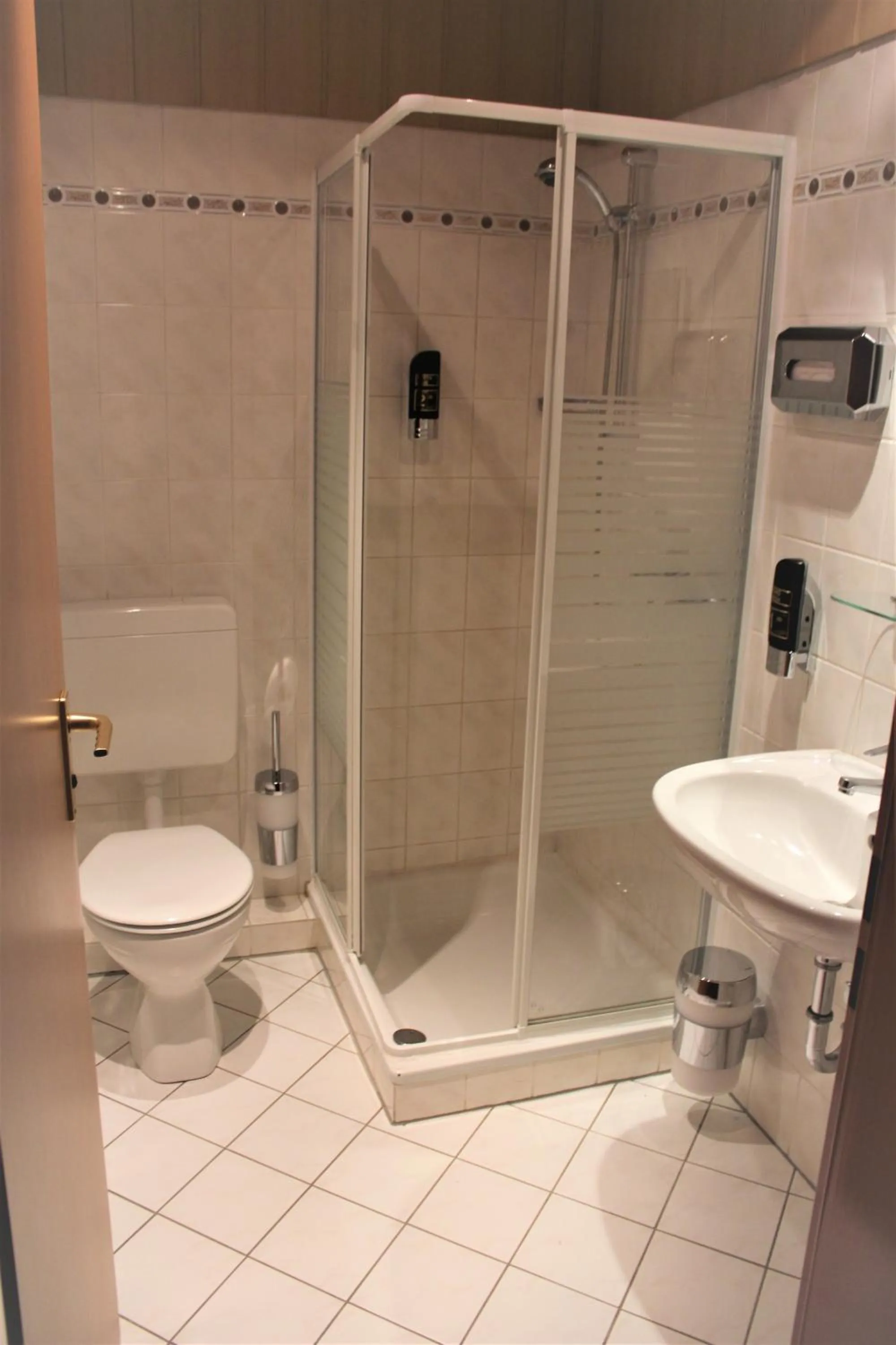 Shower in Hotel Alsterquelle 24h Check-in, Free Parking and WiFi
