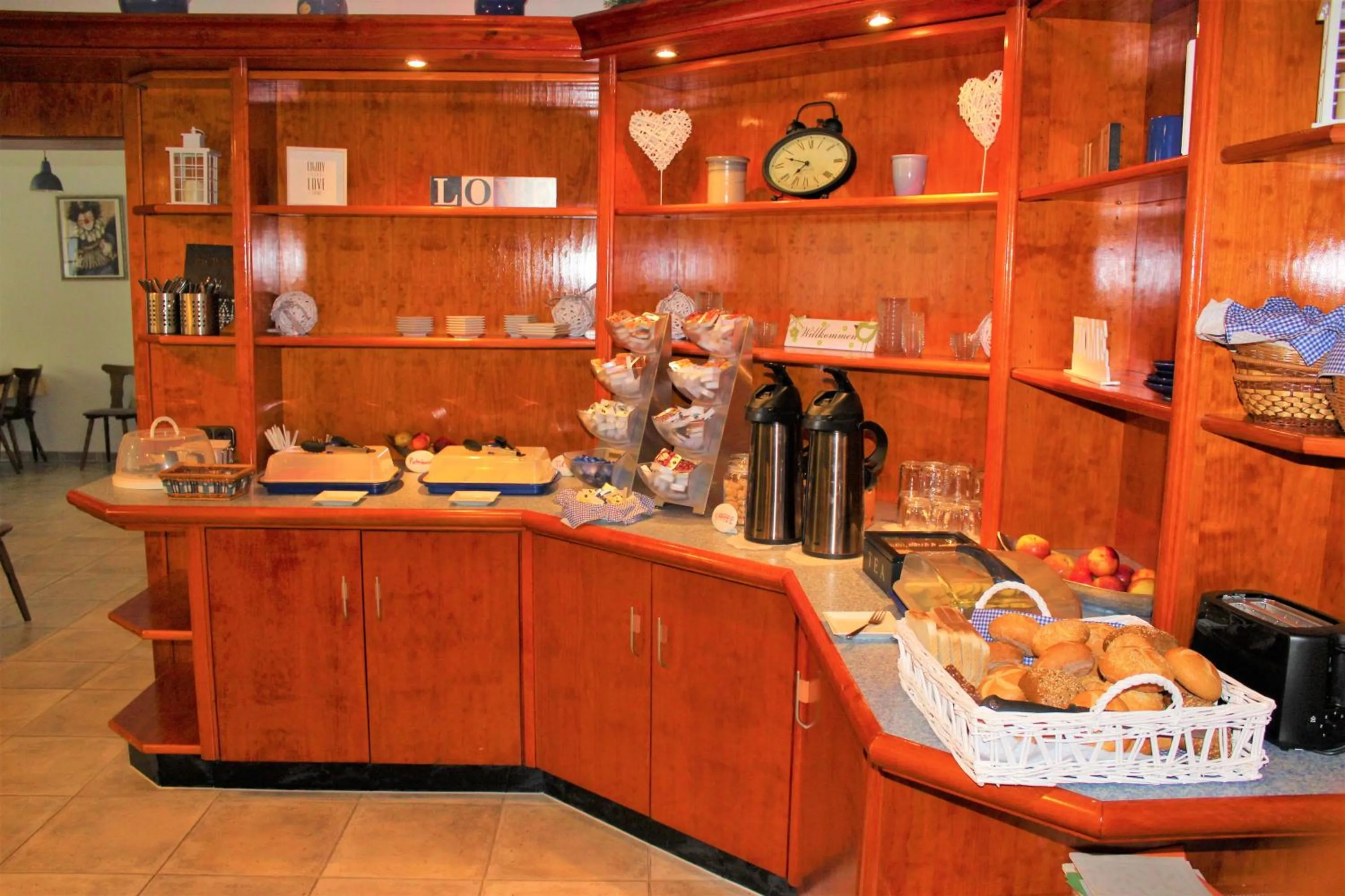 Food and drinks in Hotel Alsterquelle 24h Check-in, Free Parking and WiFi