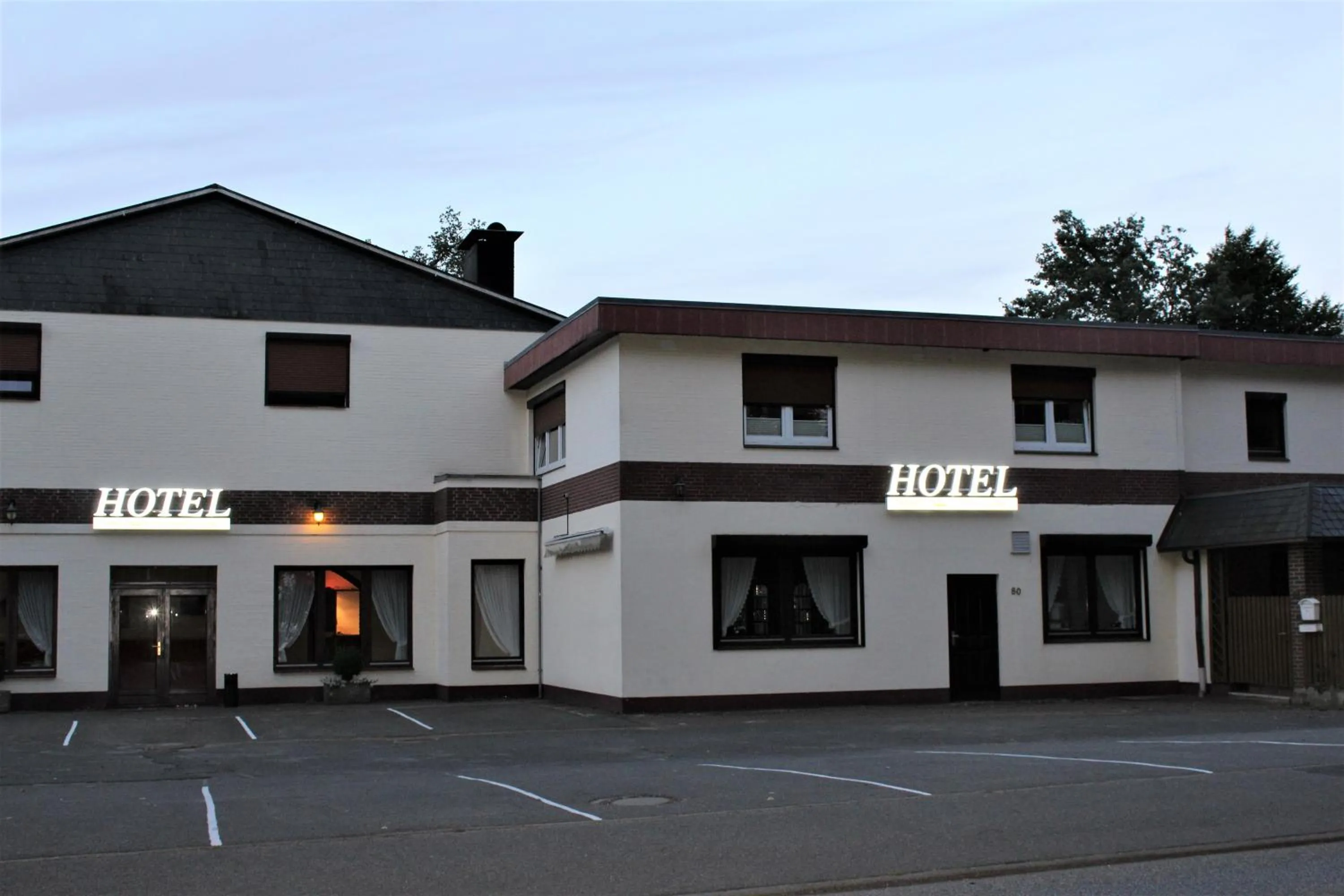 Property building in Hotel Alsterquelle 24h Check-in, Free Parking and WiFi