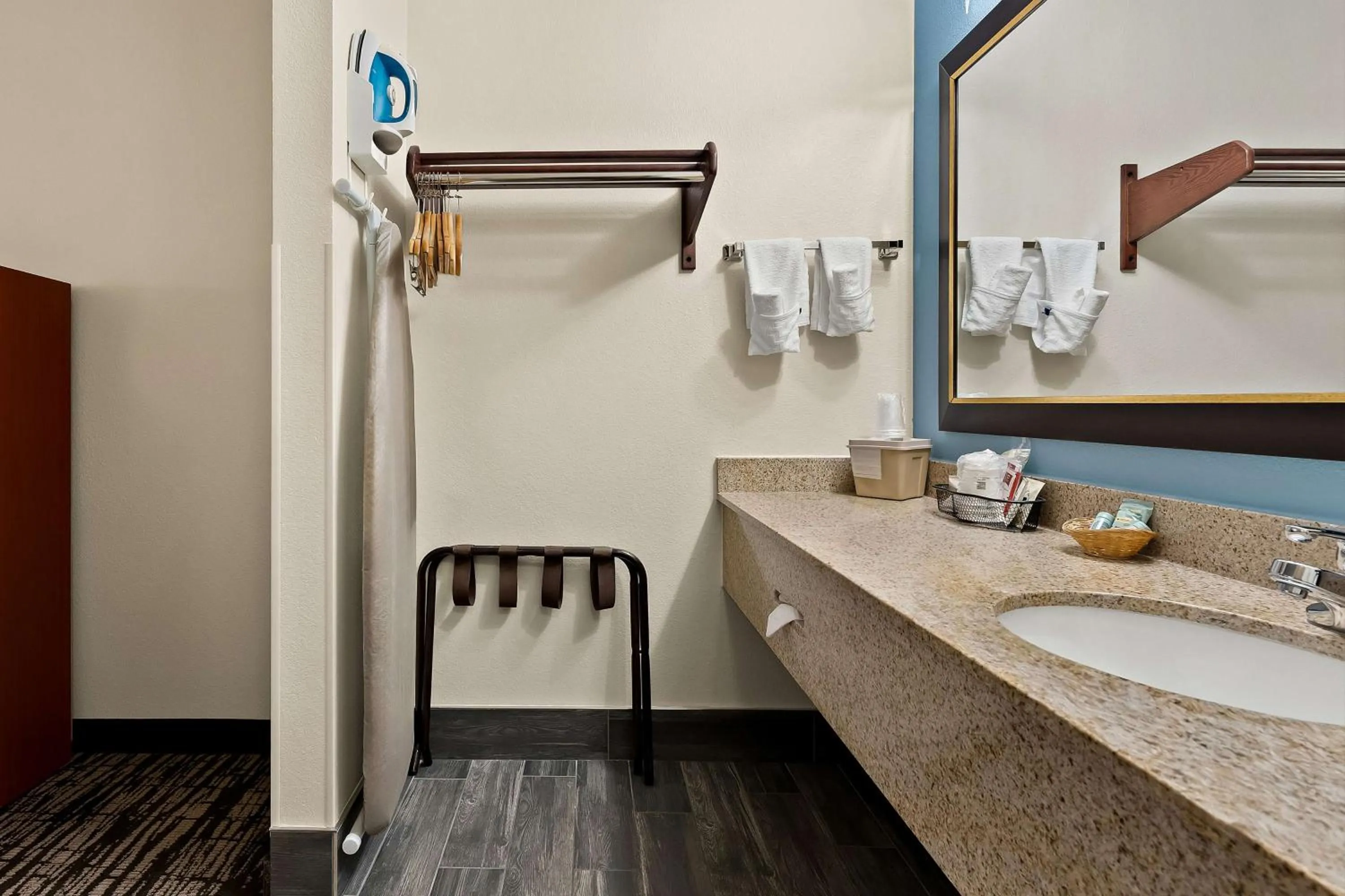 Bedroom in Best Western Greenville Inn