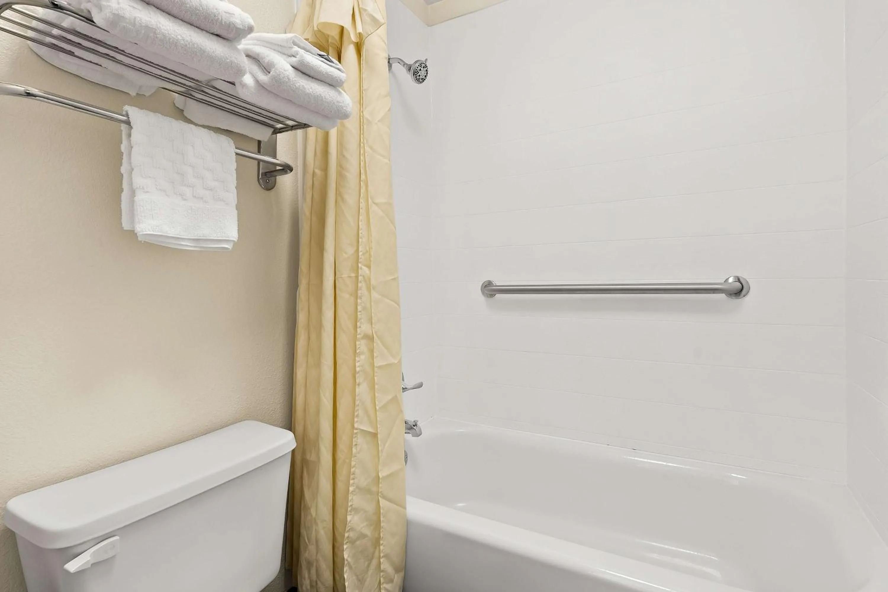 Bathroom in Best Western Greenville Inn