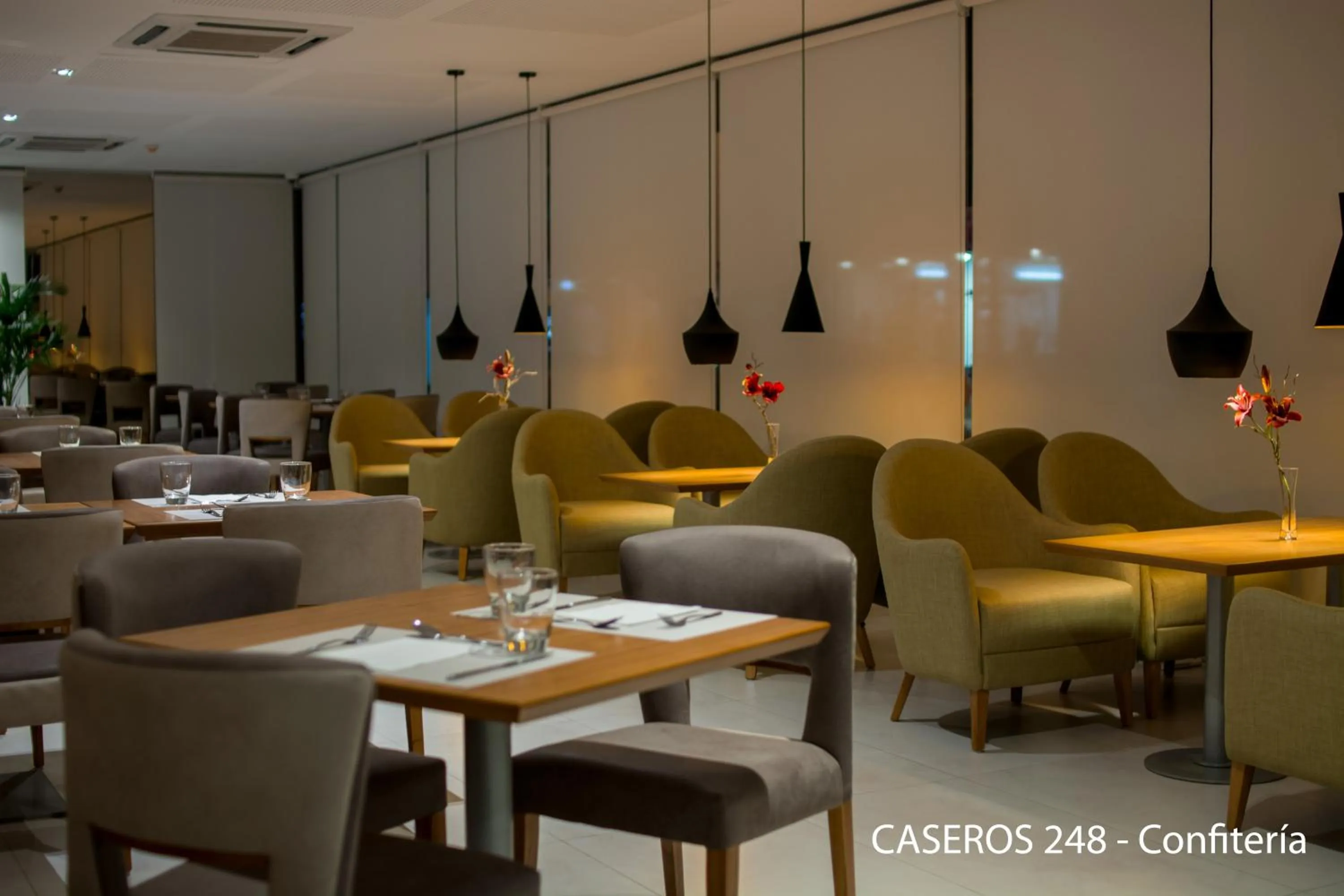 Restaurant/places to eat in Caseros 248 Hotel