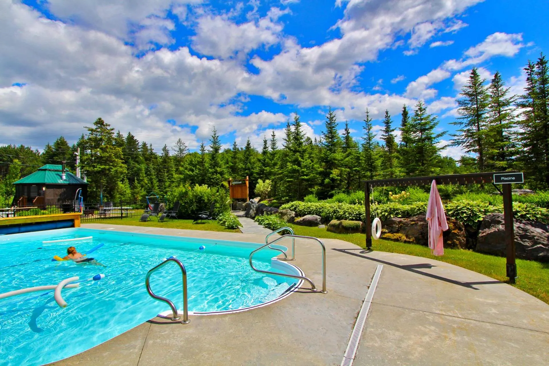 Spa and wellness centre/facilities in La cache à Maxime