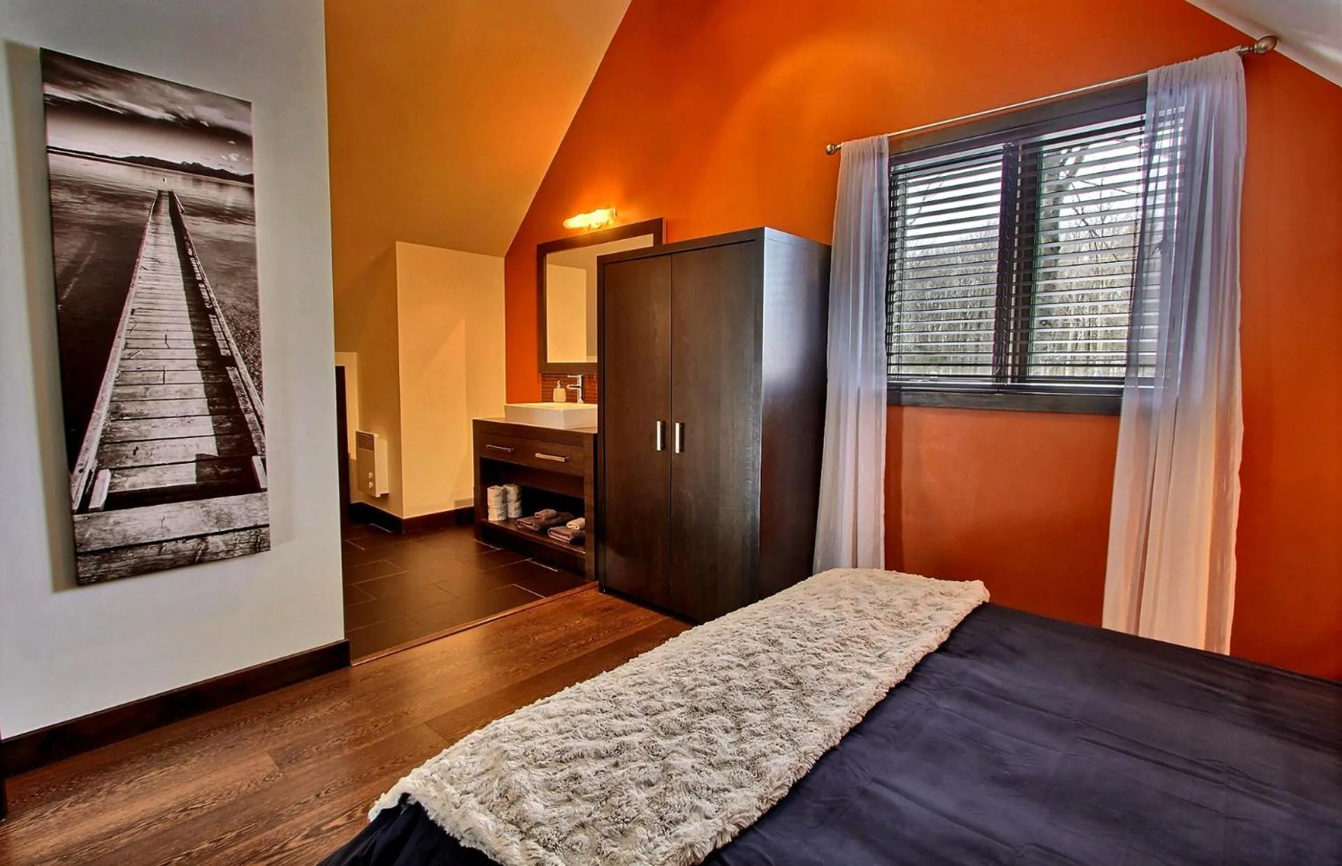 Bathroom, Bed in La cache à Maxime