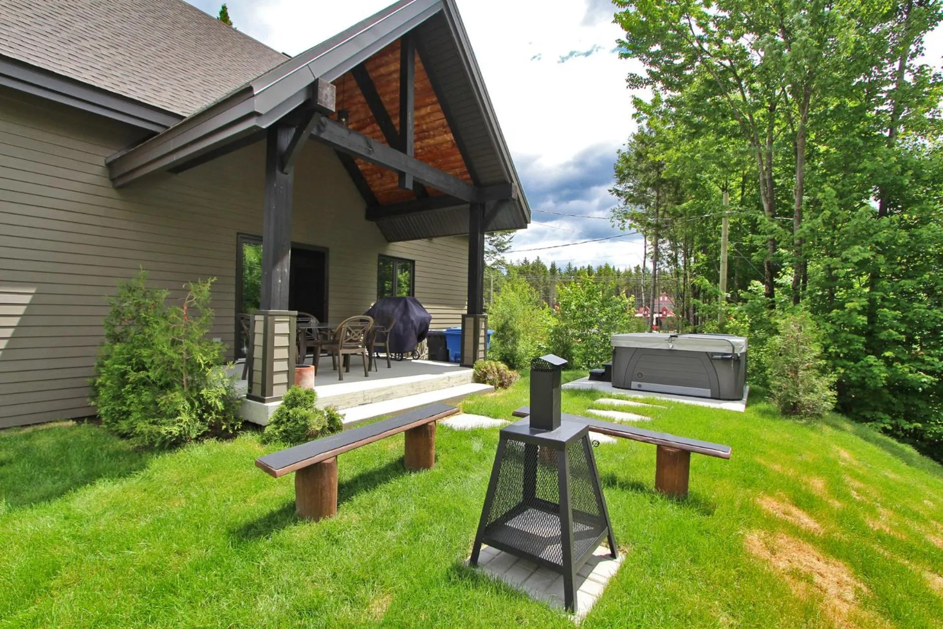 View (from property/room) in La cache à Maxime