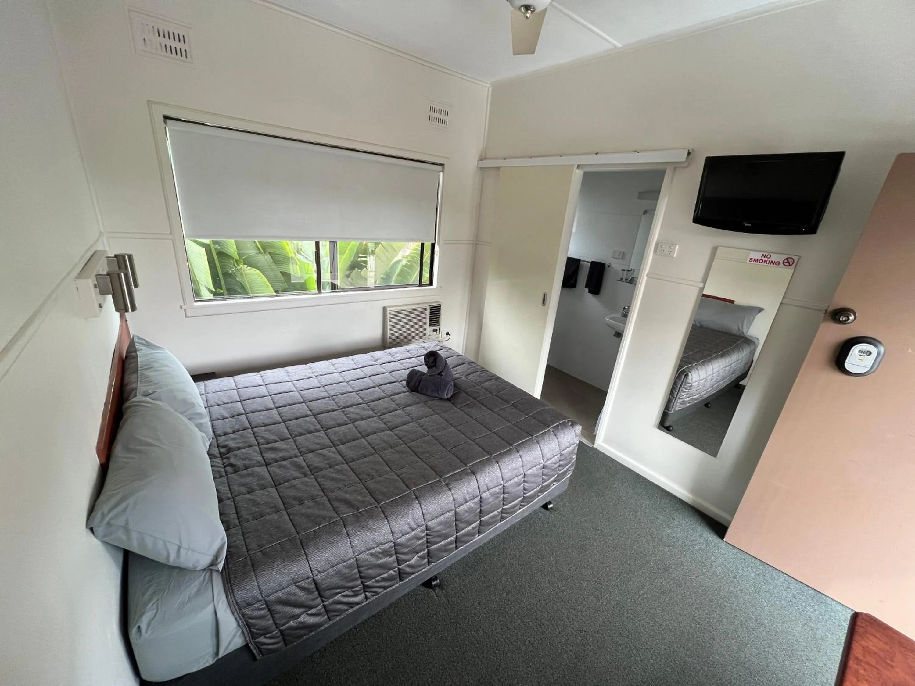 Bed in Hi-Way Motel Grafton - Contactless