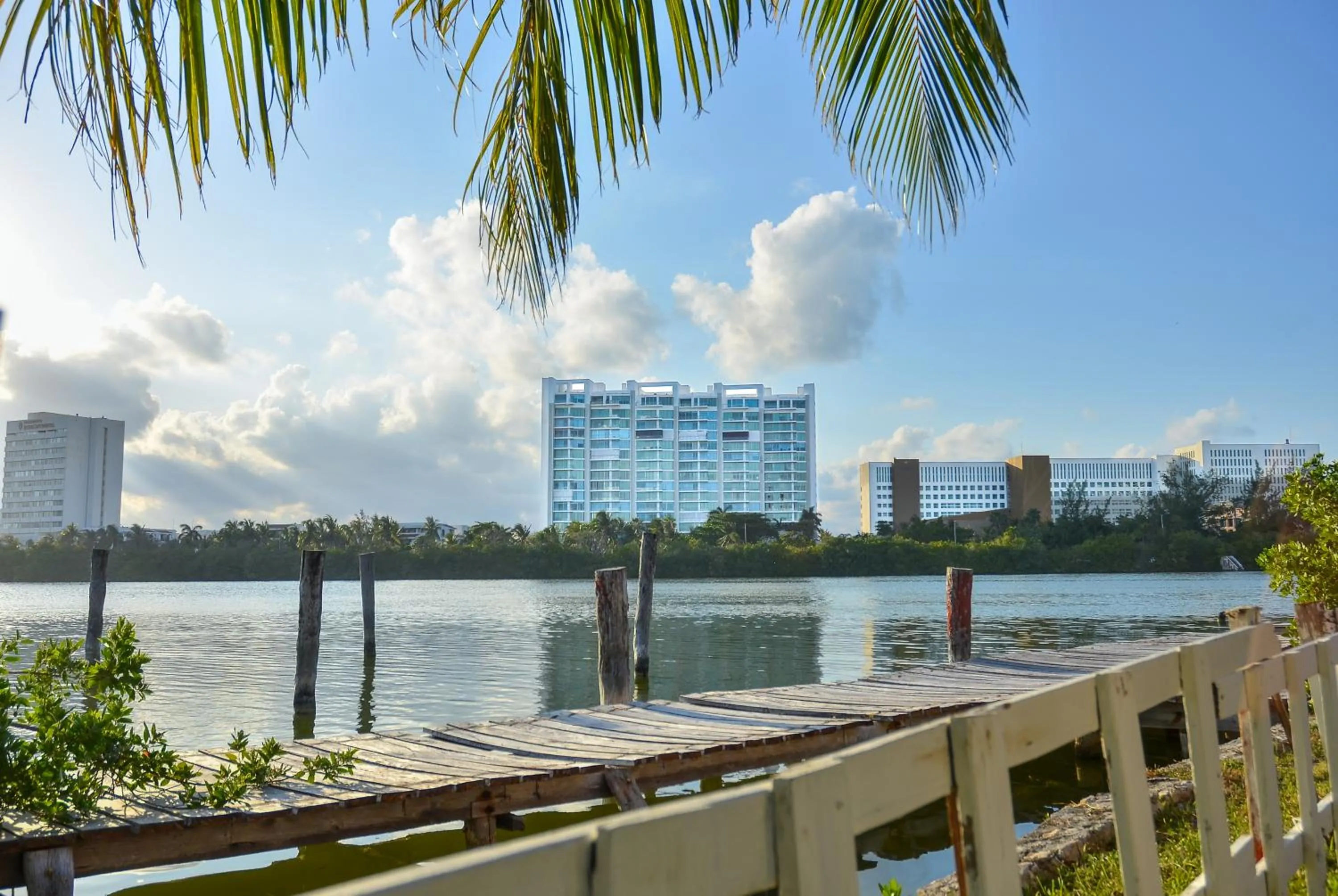 Lake view in Nílu Cancun Zona Hotelera by Selina