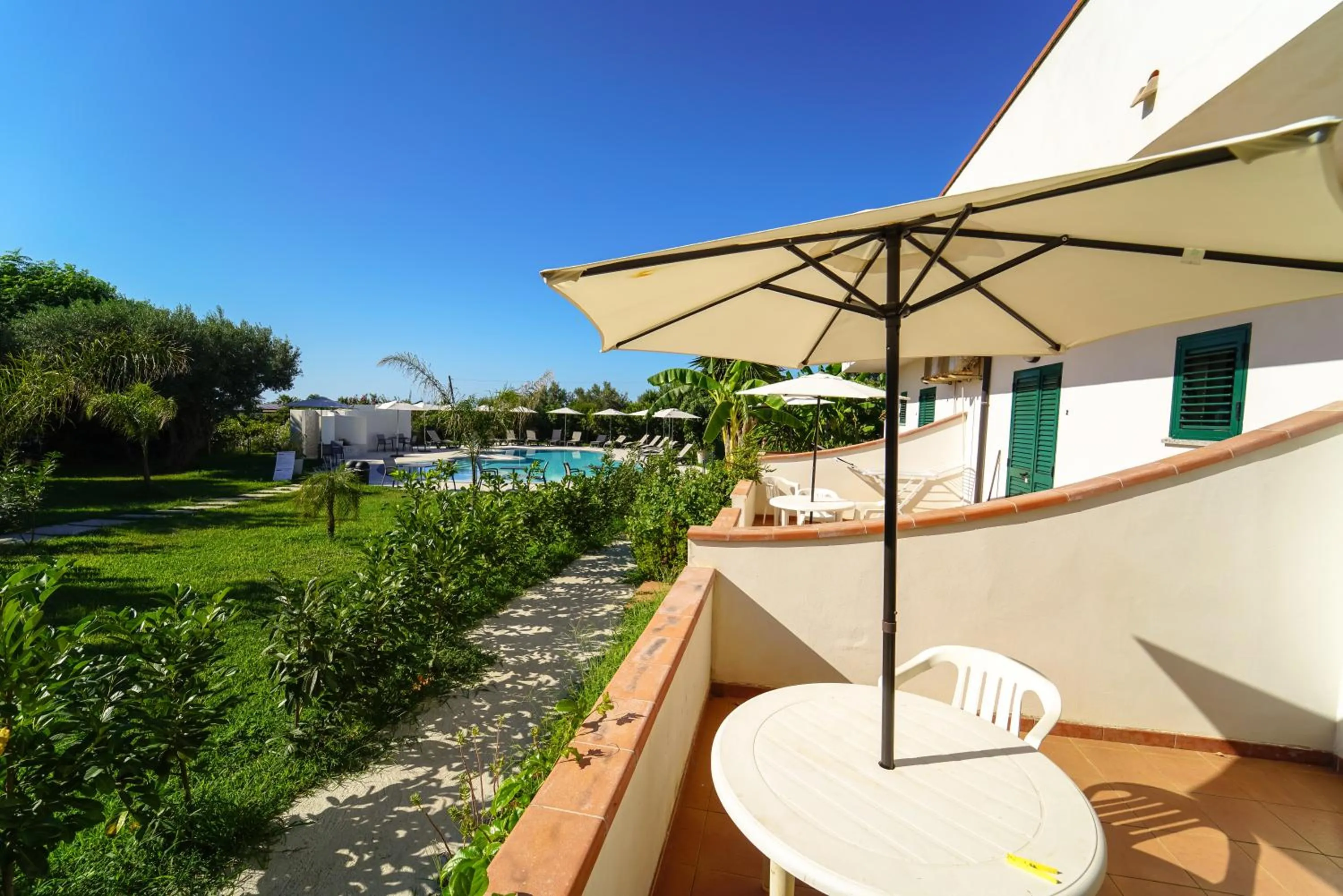 Patio in Europa rooms and restaurant