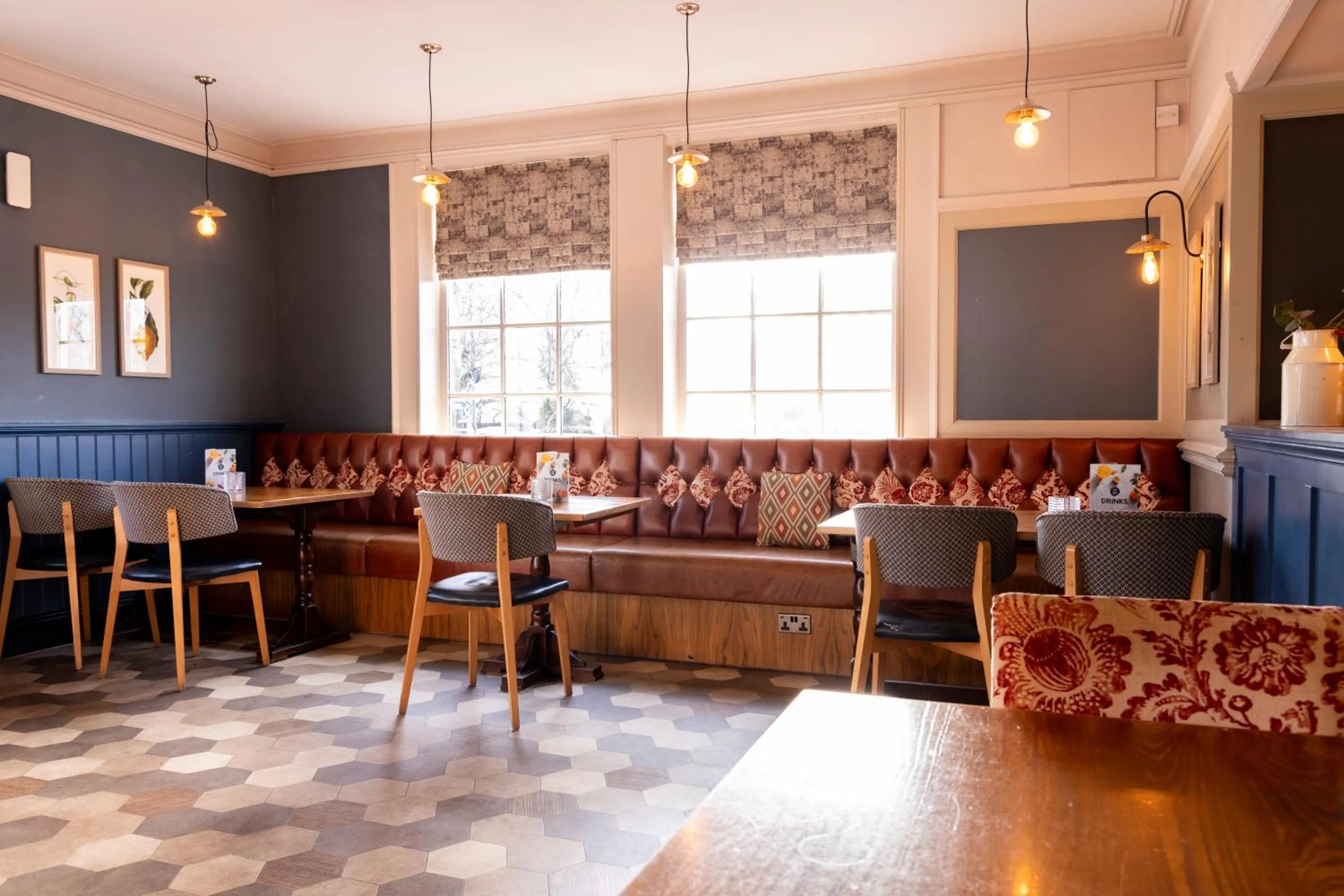 Lounge or bar in Hartwood Hall by Greene King Inns