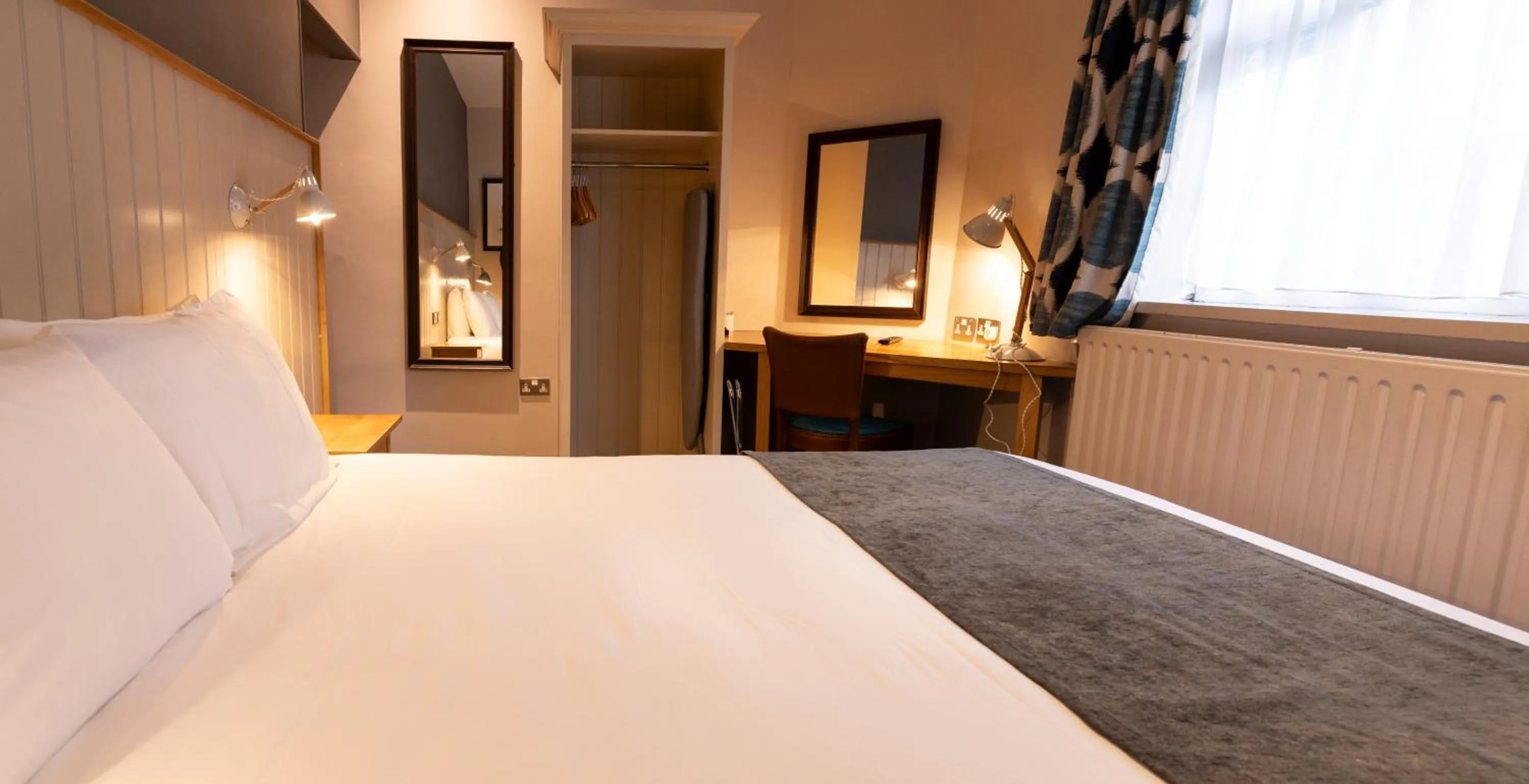 Bedroom, Bed in Hartwood Hall by Greene King Inns