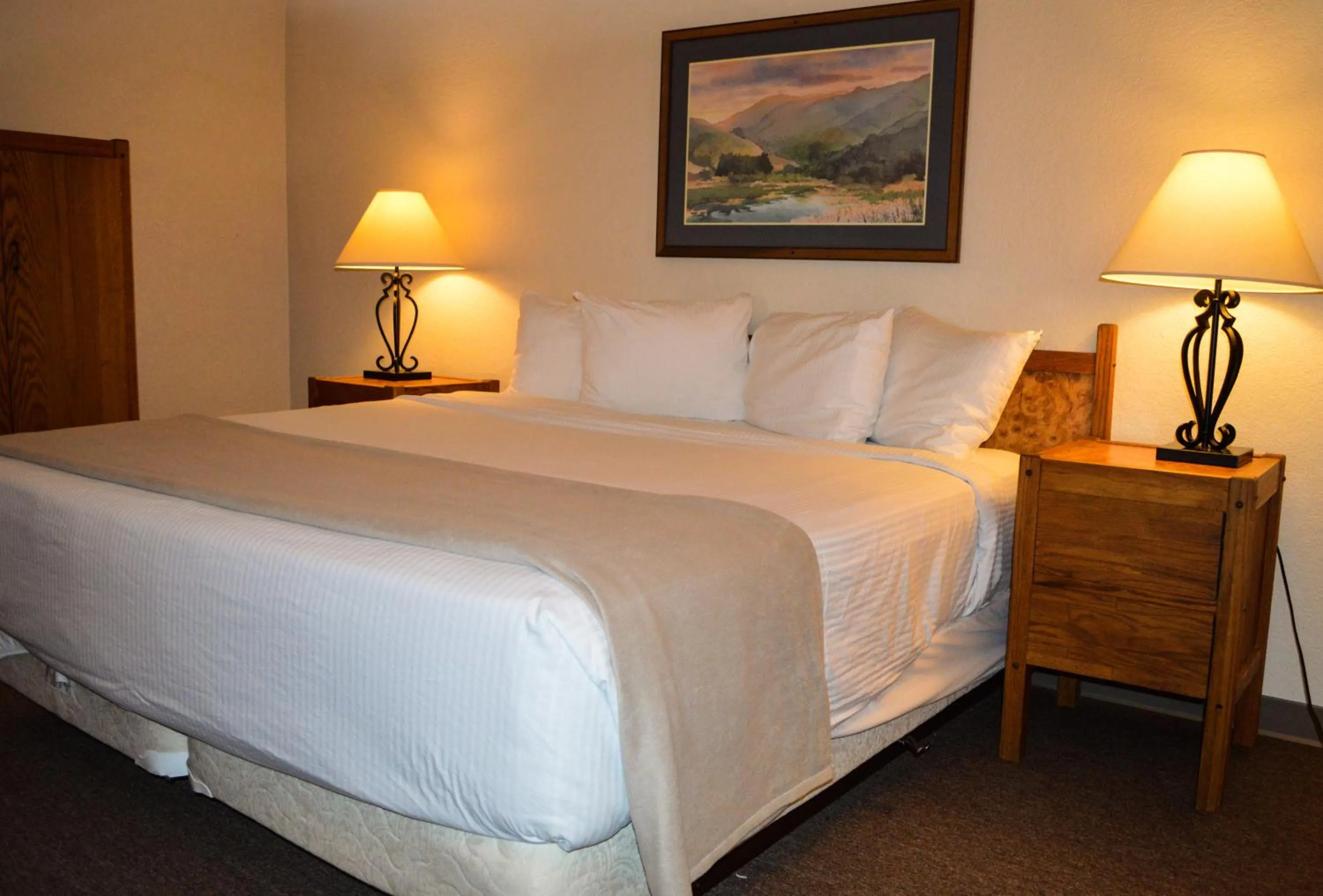 Bed in The Inn at Silvercreek