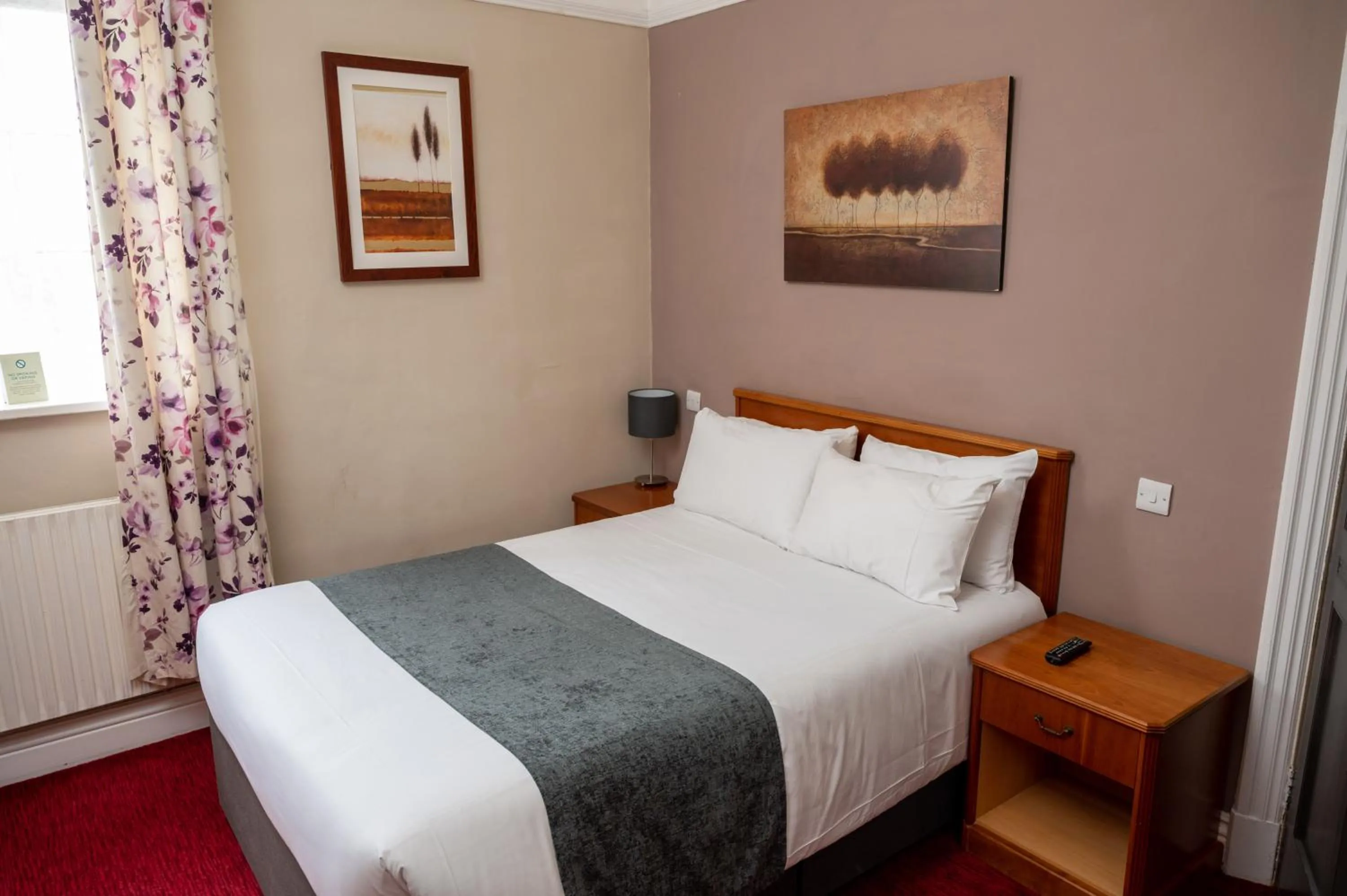 Bedroom, Bed in Bridge Inn by Greene King Inns