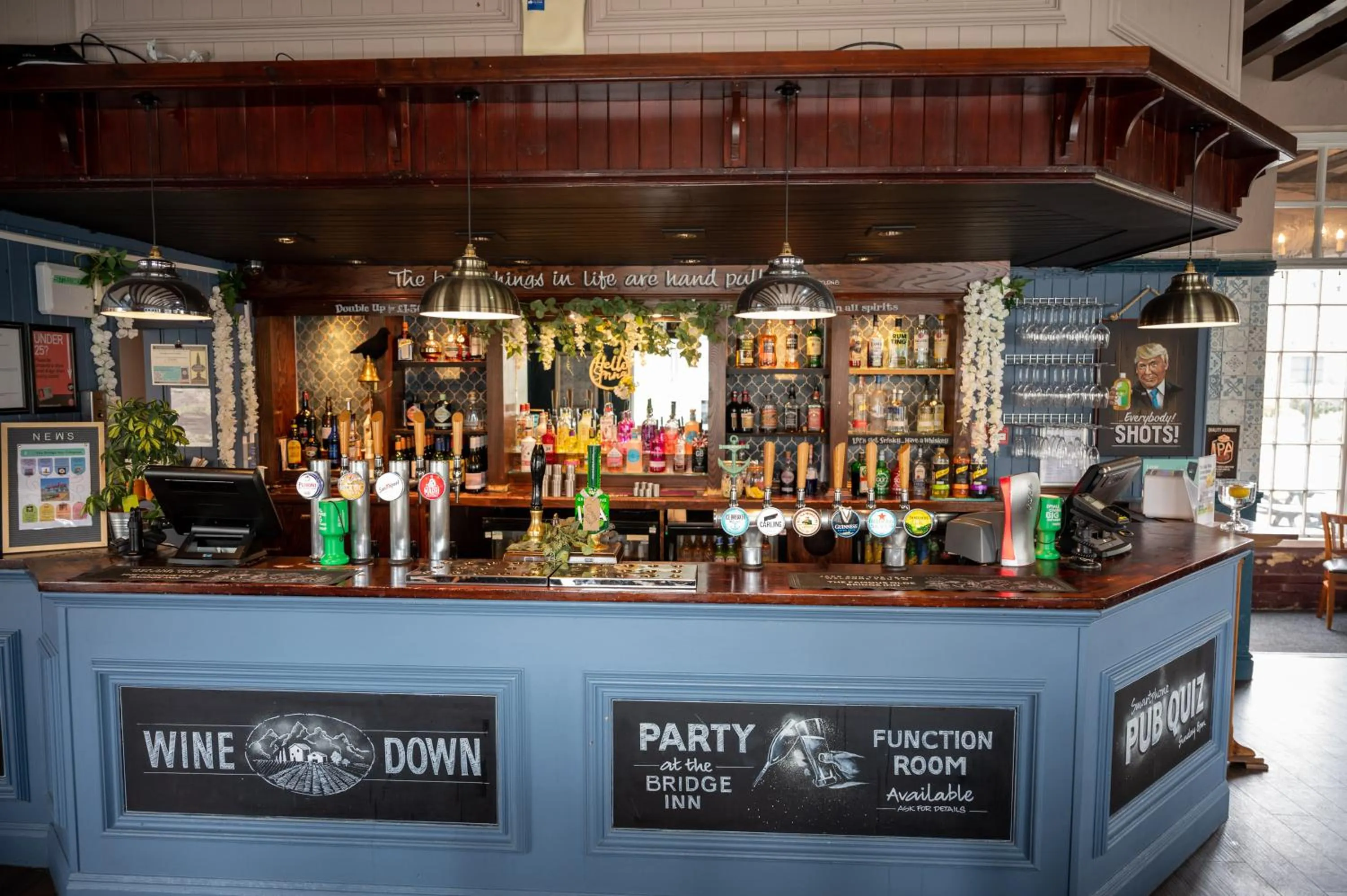 Lounge or bar in Bridge Inn by Greene King Inns