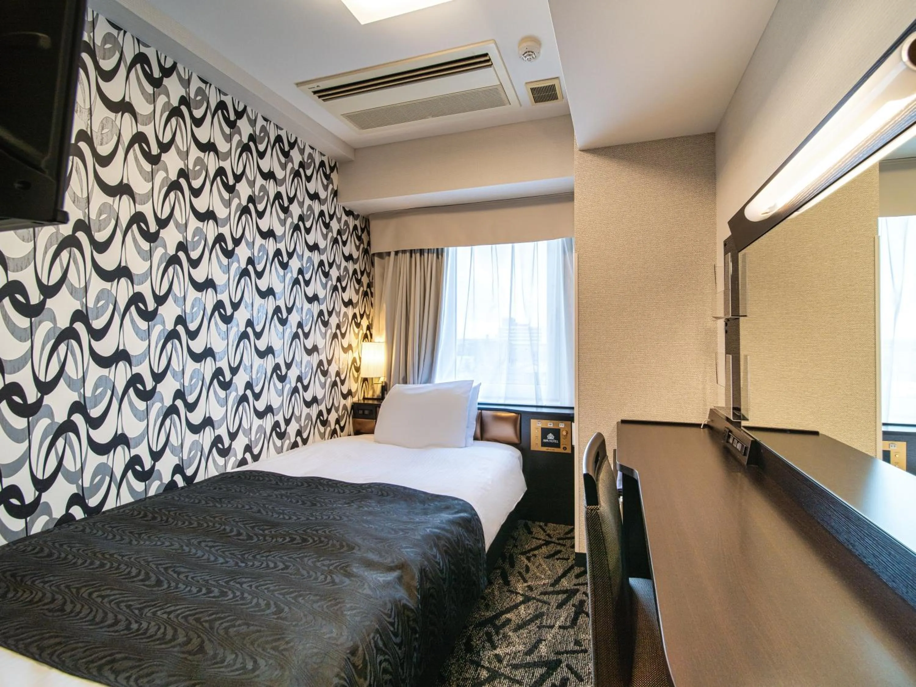 Photo of the whole room, Bed in APA Hotel Niigata Tsubamesanjo Ekimae