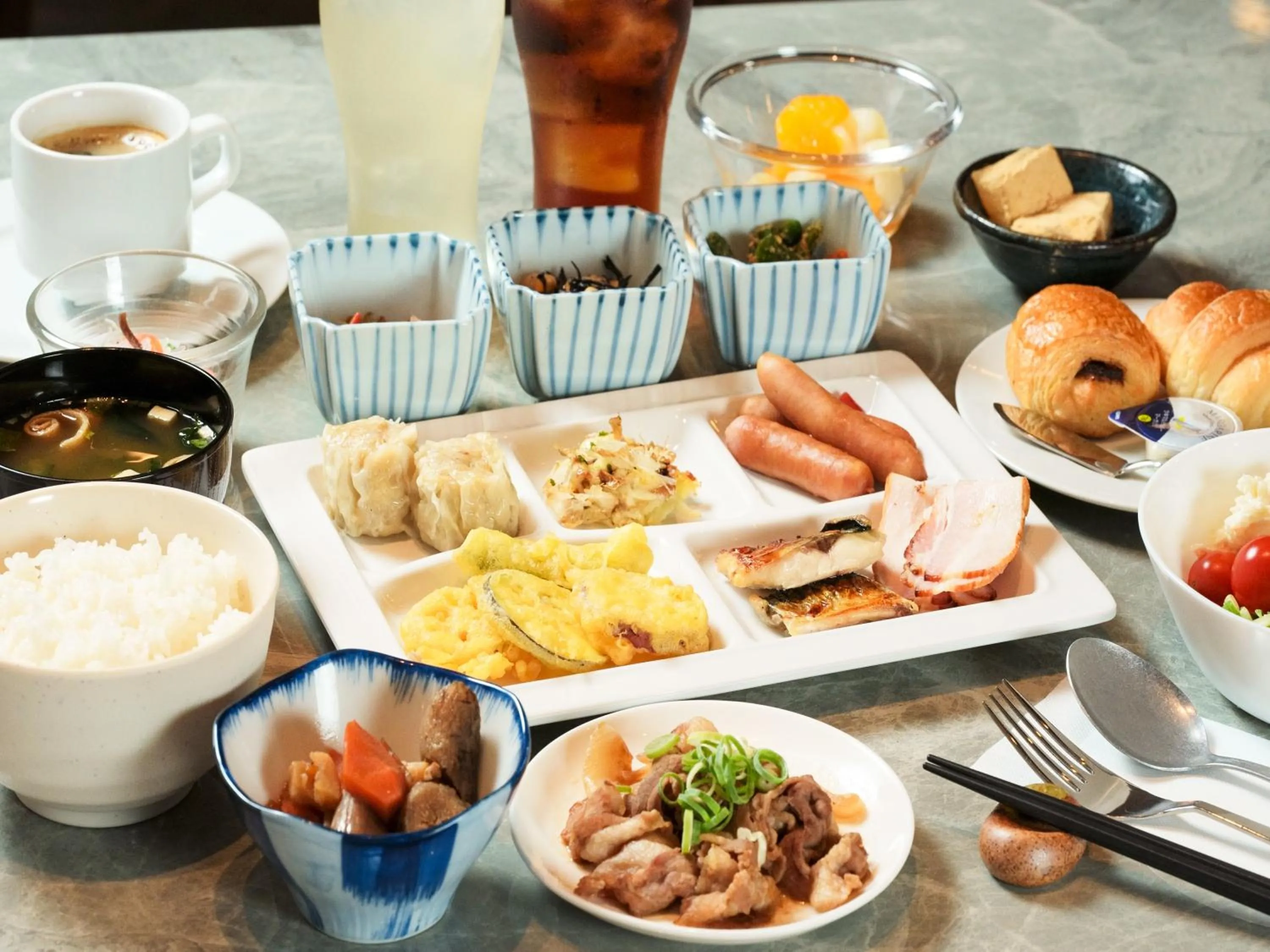 Restaurant/places to eat in APA Hotel Uozu Ekimae