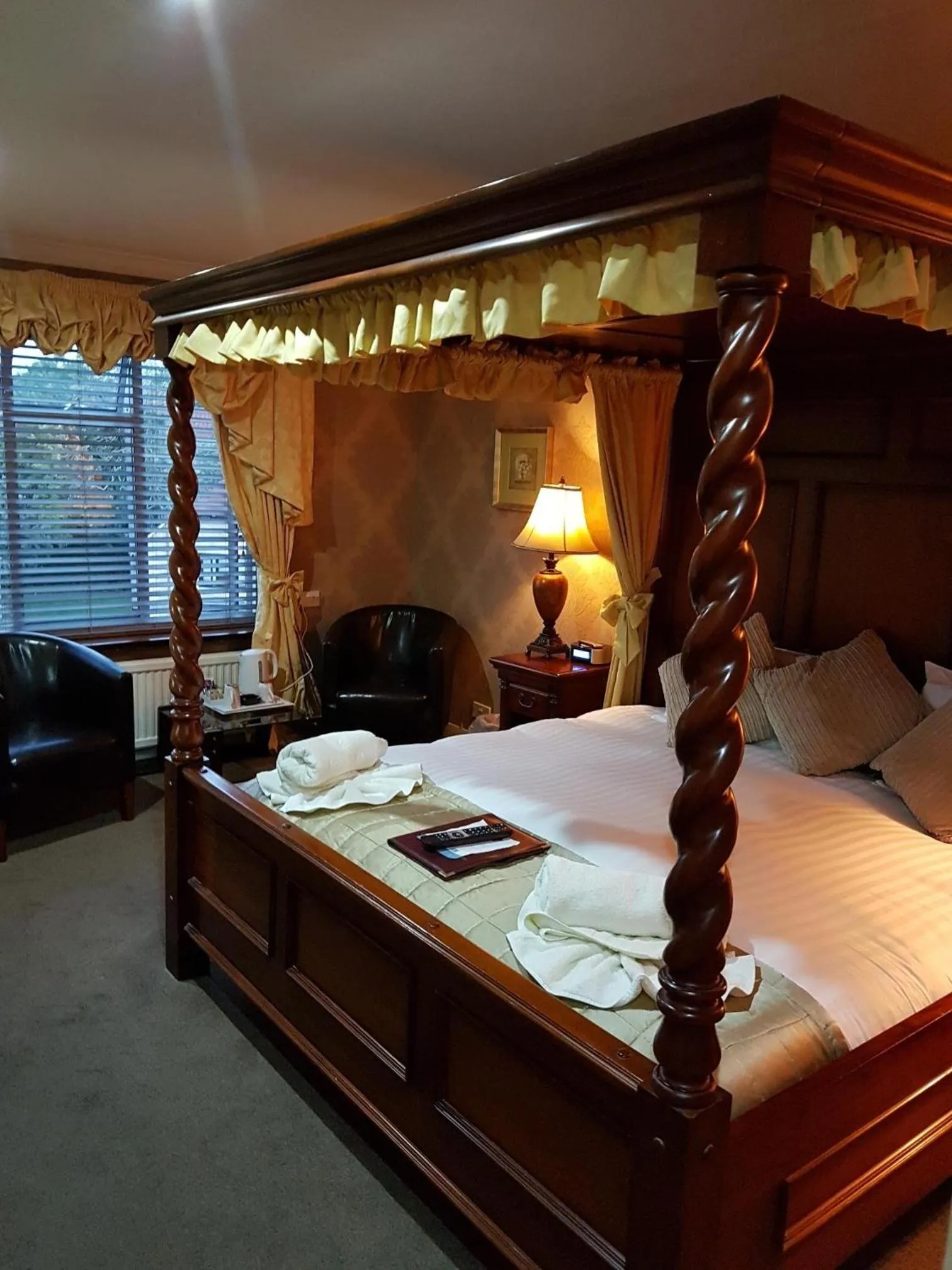 Bedroom, Bed in Wessex Hotel