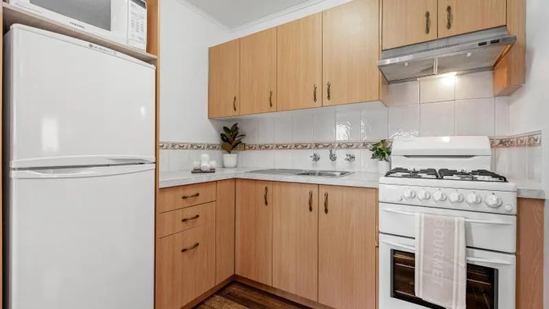 kitchen in Tasman Holiday Parks - Merool on the Murray