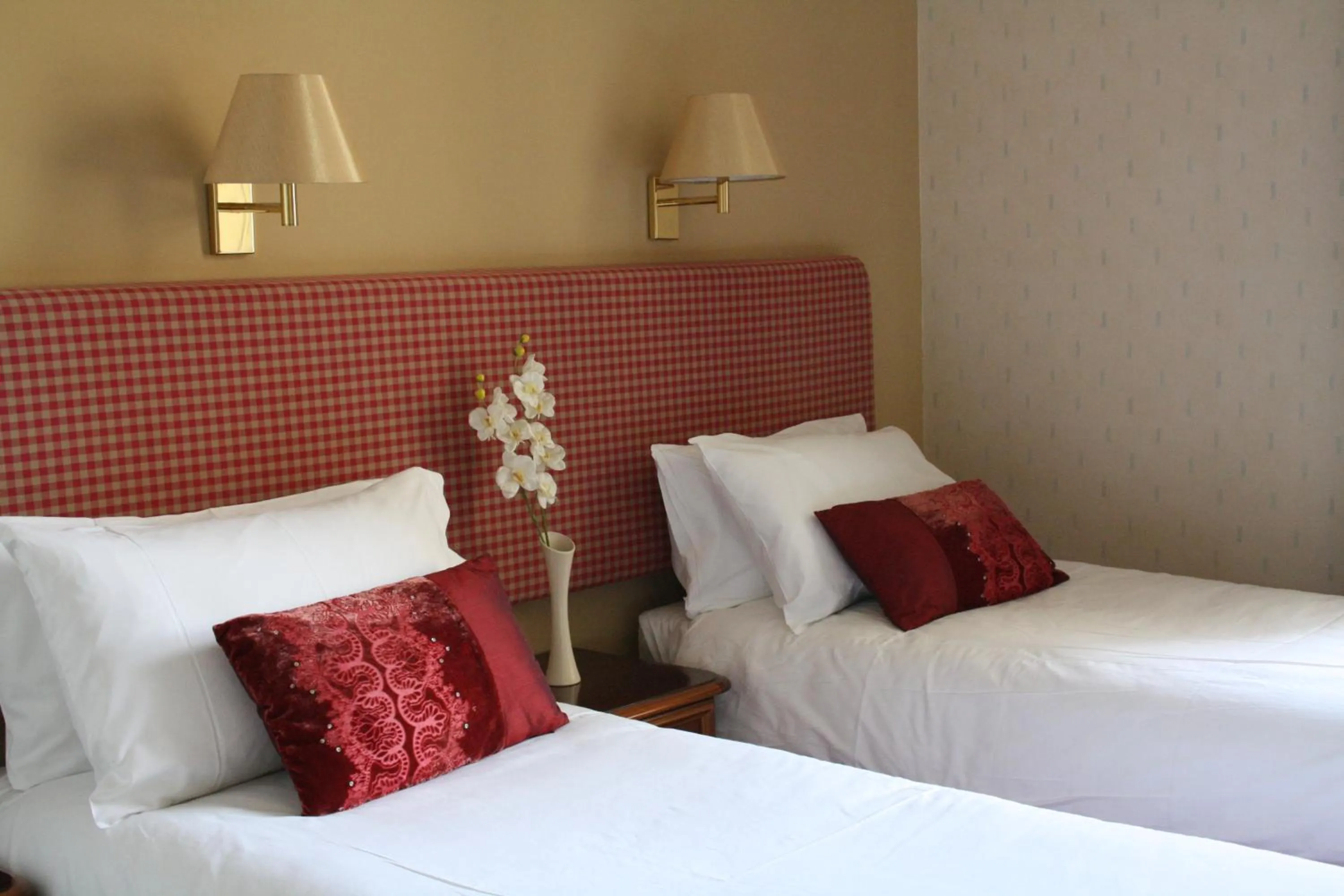 Bedroom, Bed in 17 Wilmington Square