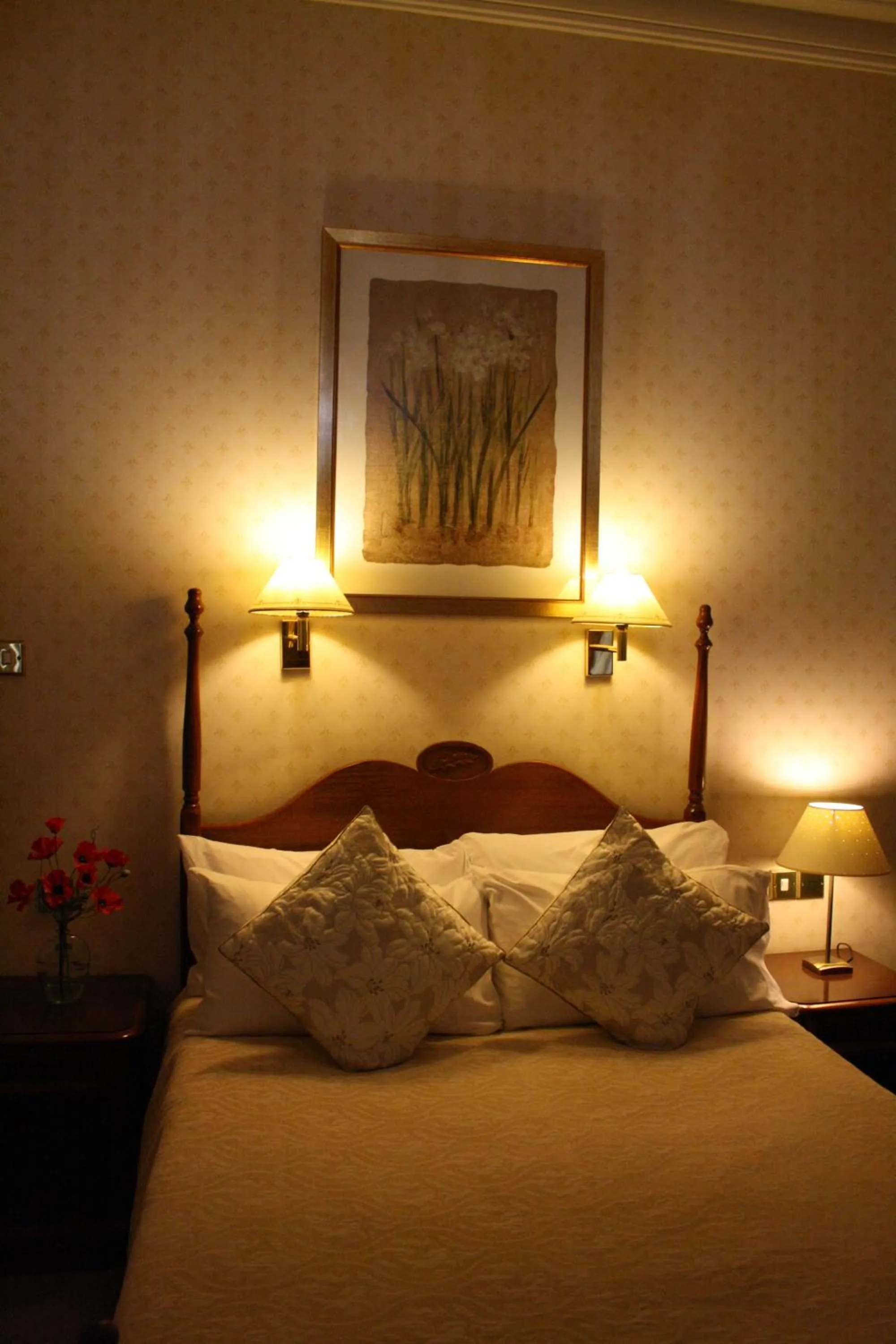 Bedroom, Bed in 17 Wilmington Square