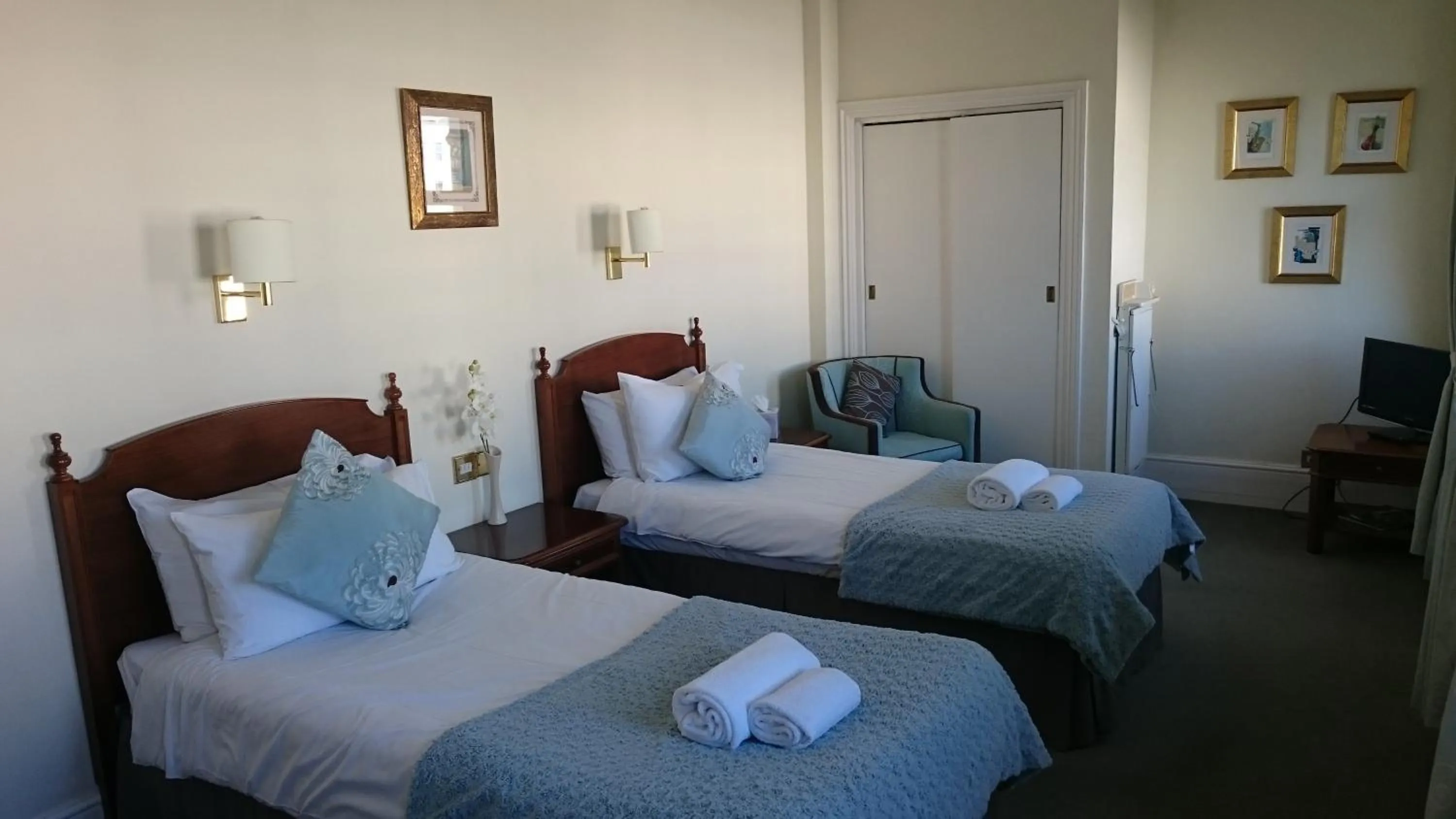 Photo of the whole room, Bed in 17 Wilmington Square