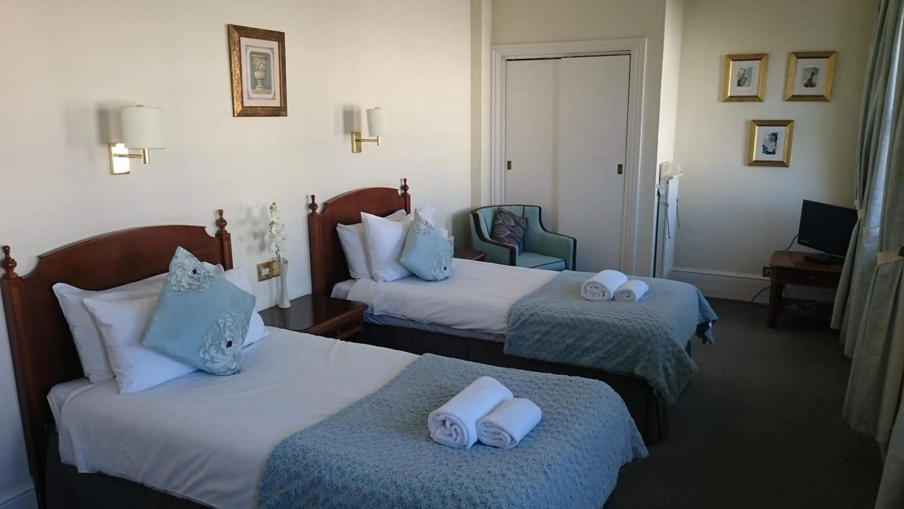 Photo of the whole room, Bed in 17 Wilmington Square