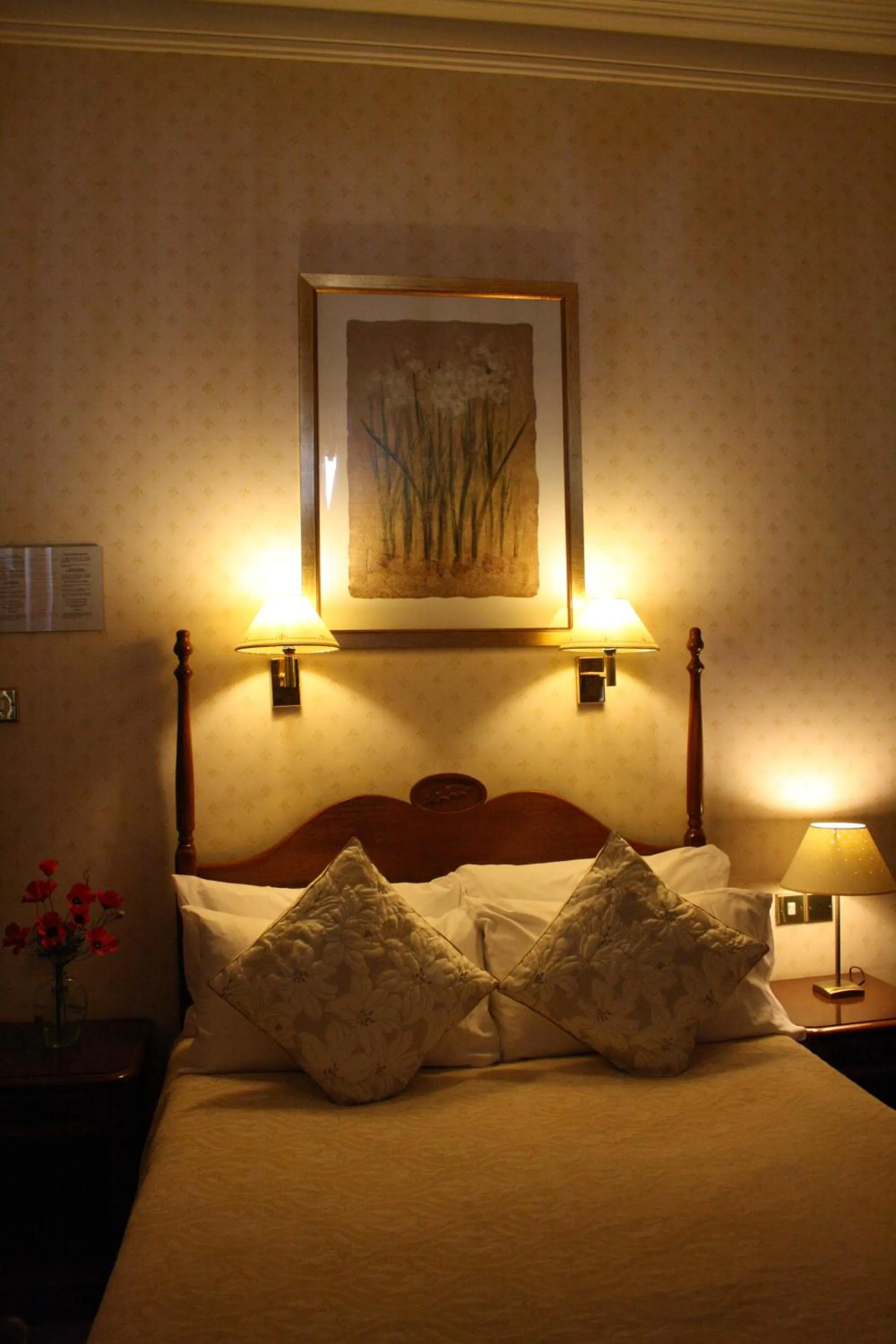 Bedroom, Bed in 17 Wilmington Square