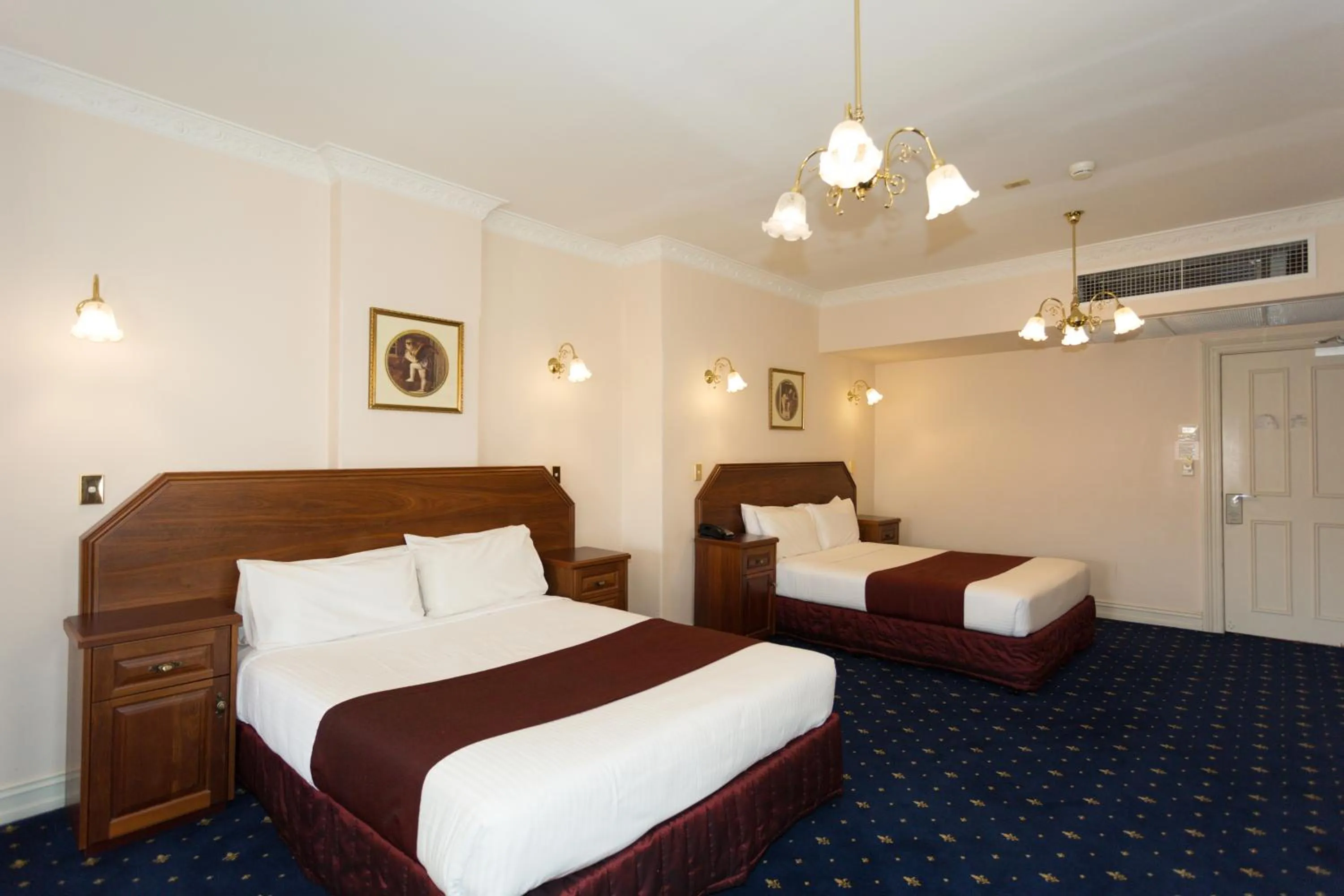 Bed in Palais Royale