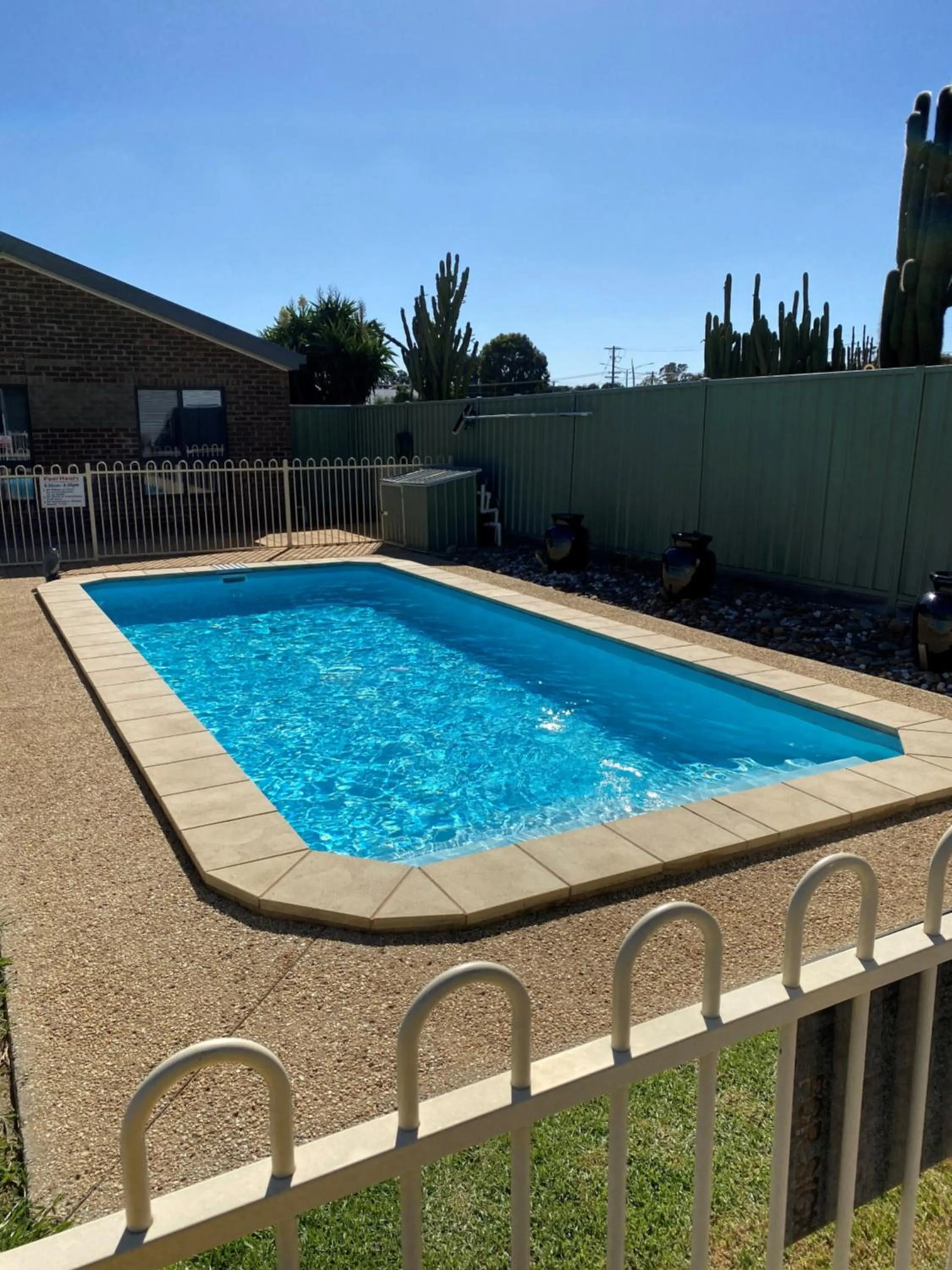 Swimming pool in Allara Motor Lodge