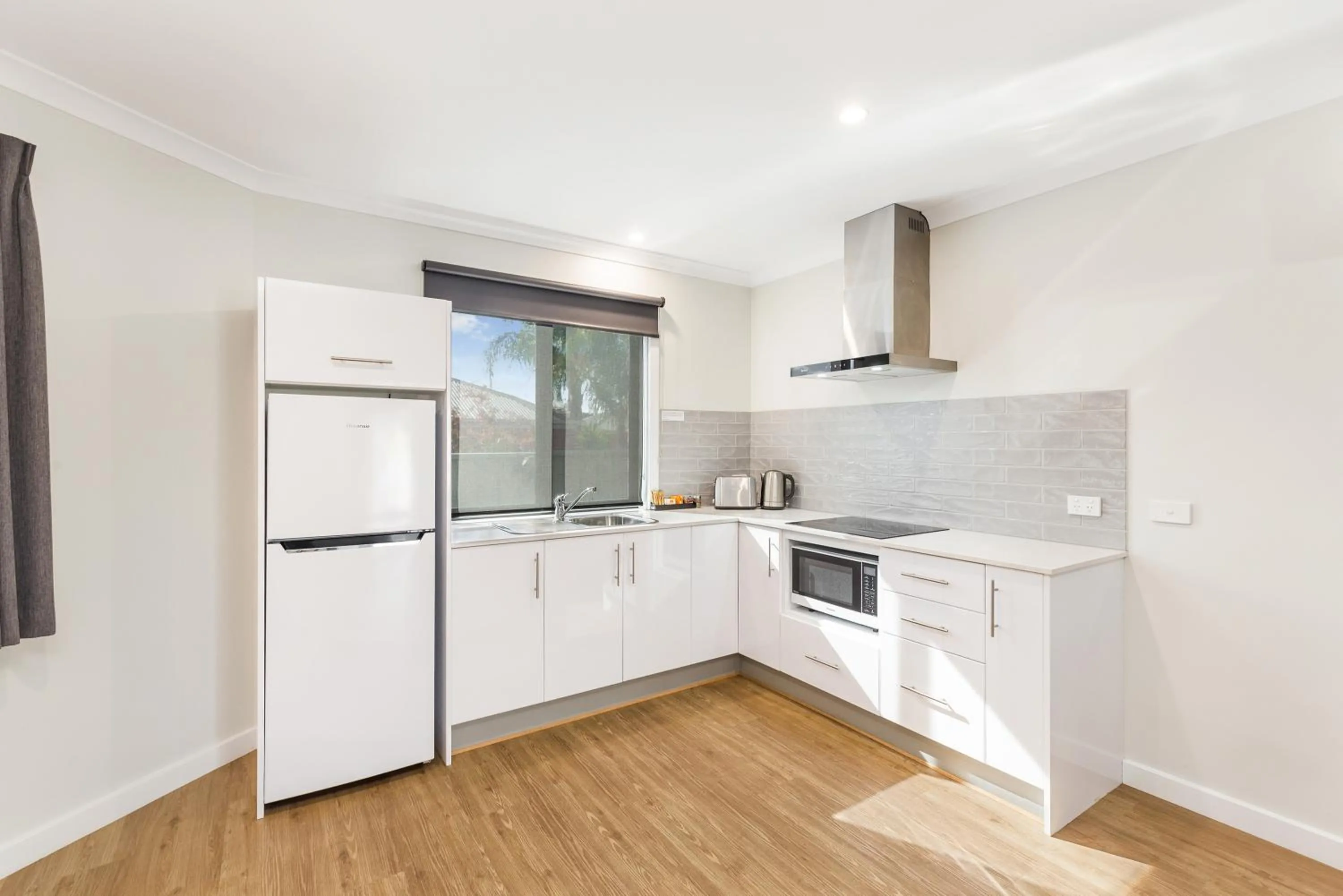 Kitchen or kitchenette in Allara Motor Lodge