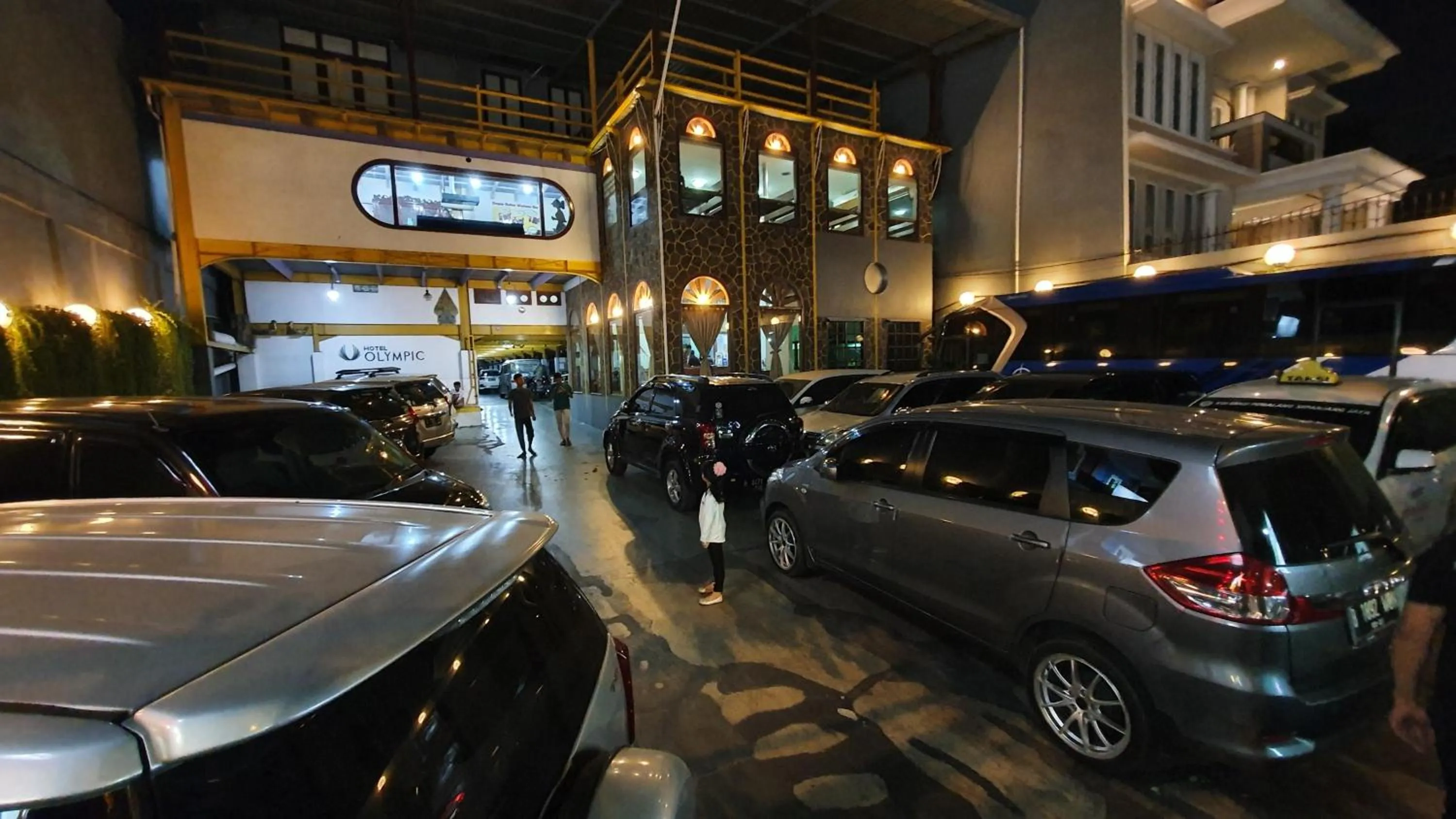 Facade/entrance in Hotel Olympic Semarang