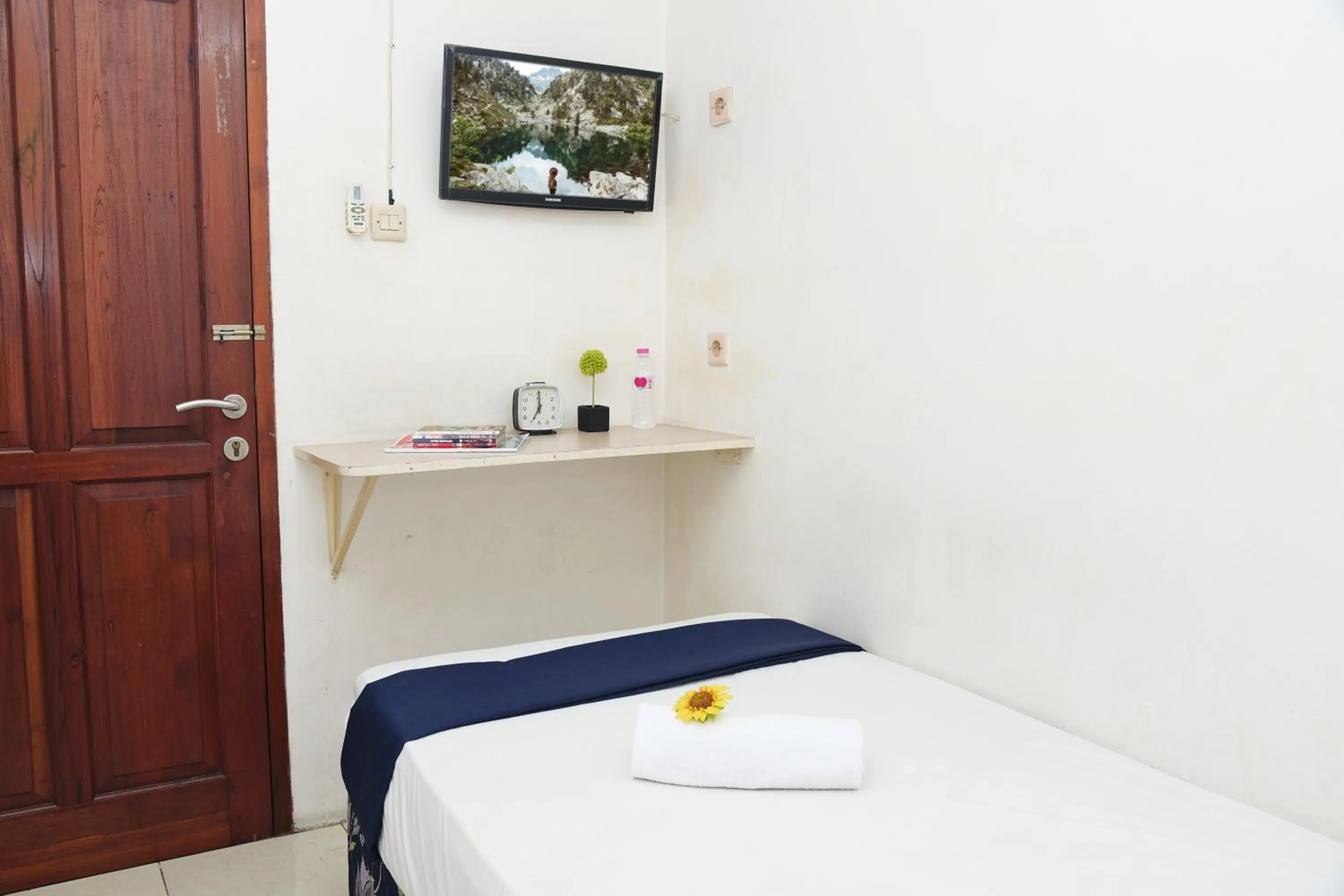 Bed in Hotel Olympic Semarang