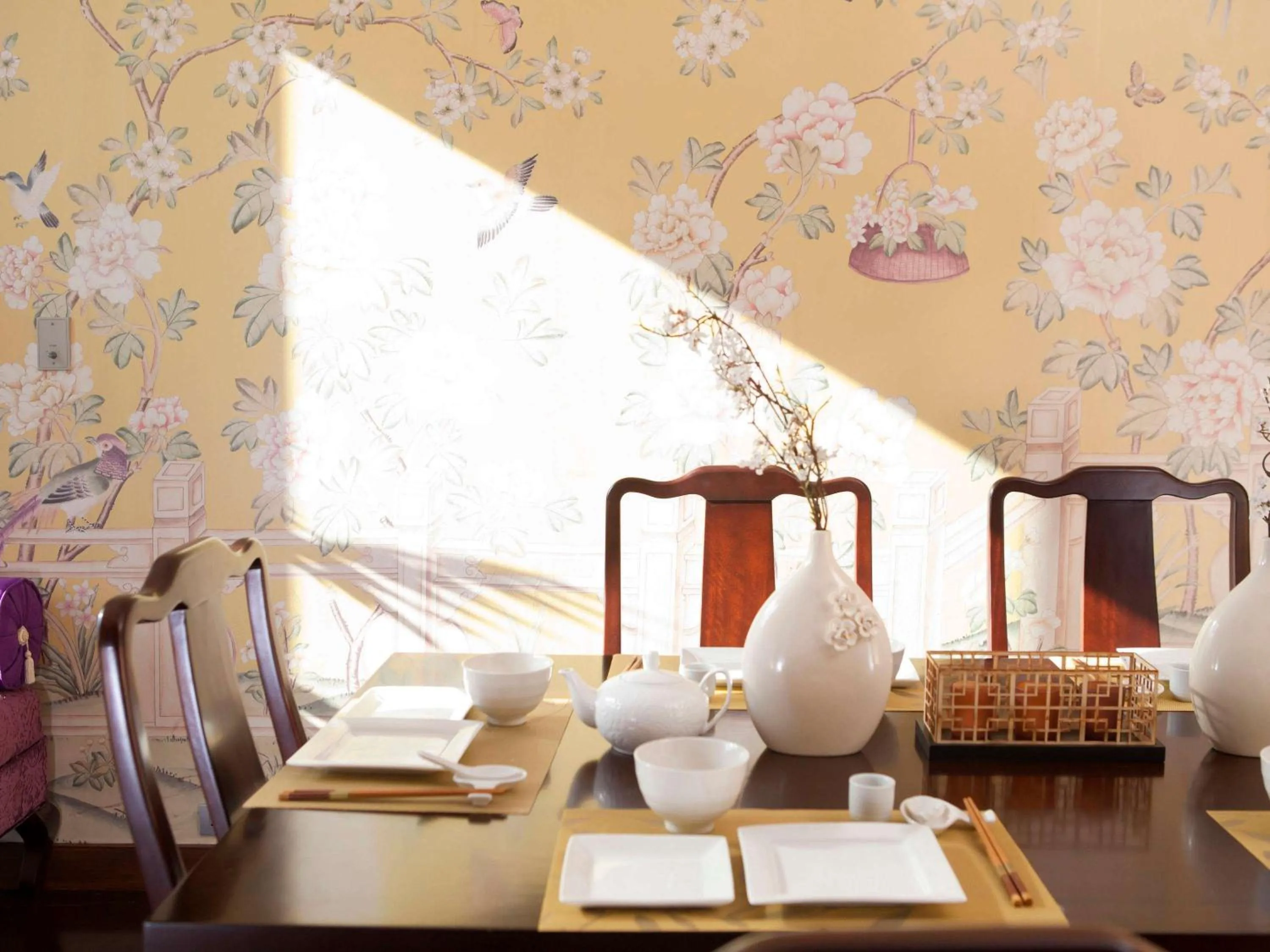 Restaurant/places to eat in Joy Nostalg Hotel and Suites Manila Managed by The Ascott Limited