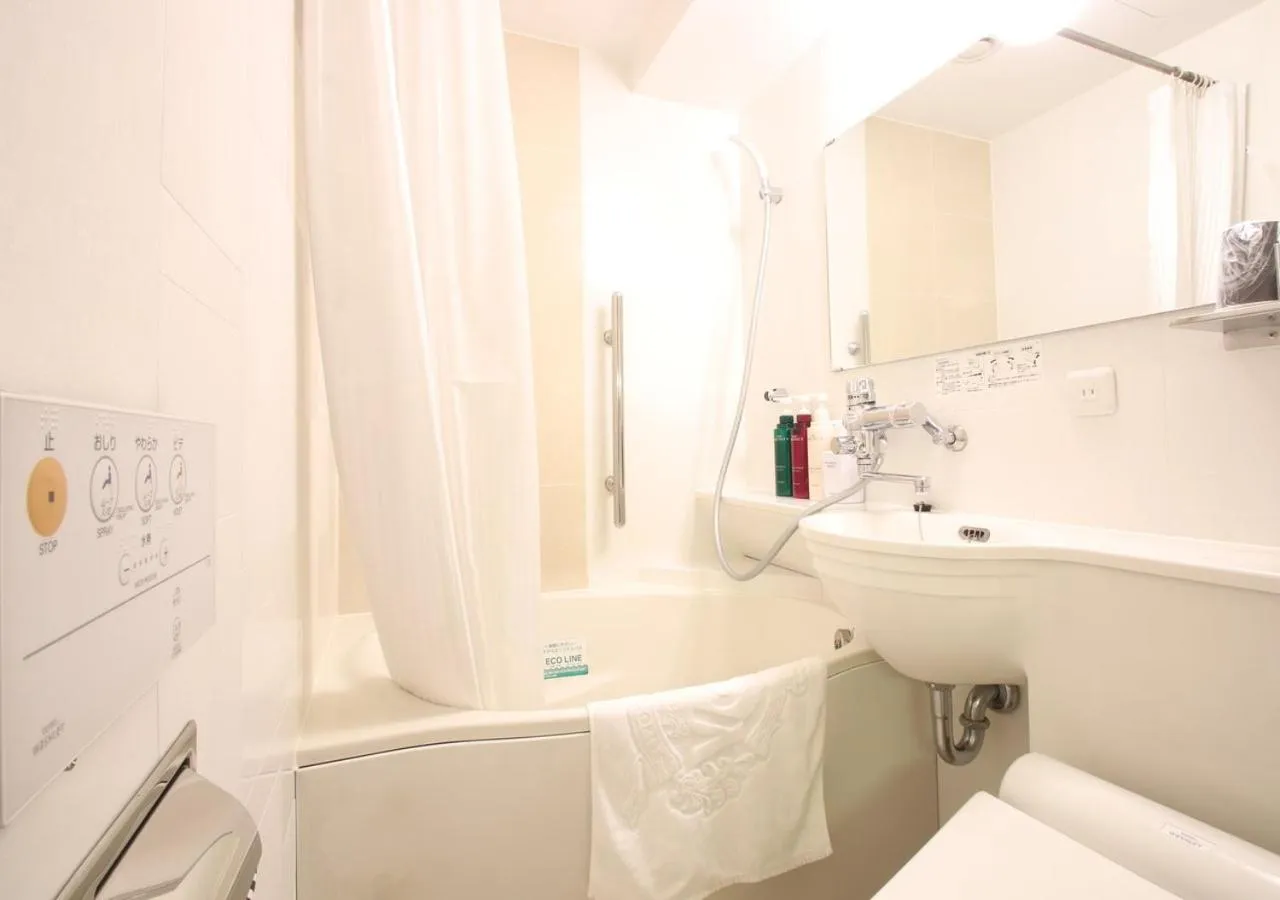 Bathroom in APA Hotel Hiroshima Ekimae
