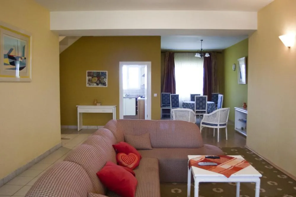 Country Club La Mesteceni