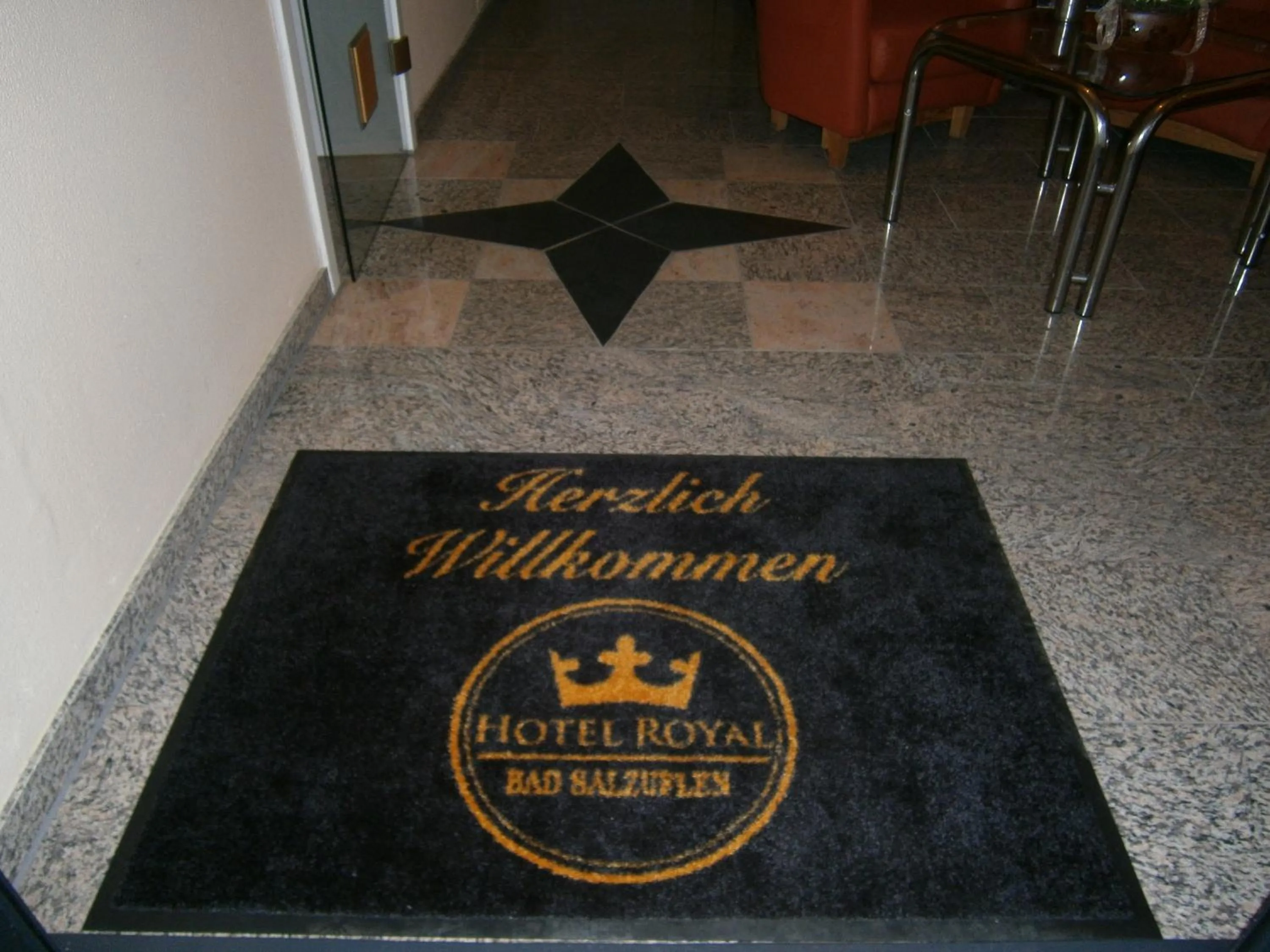Facade/entrance in Hotel Royal