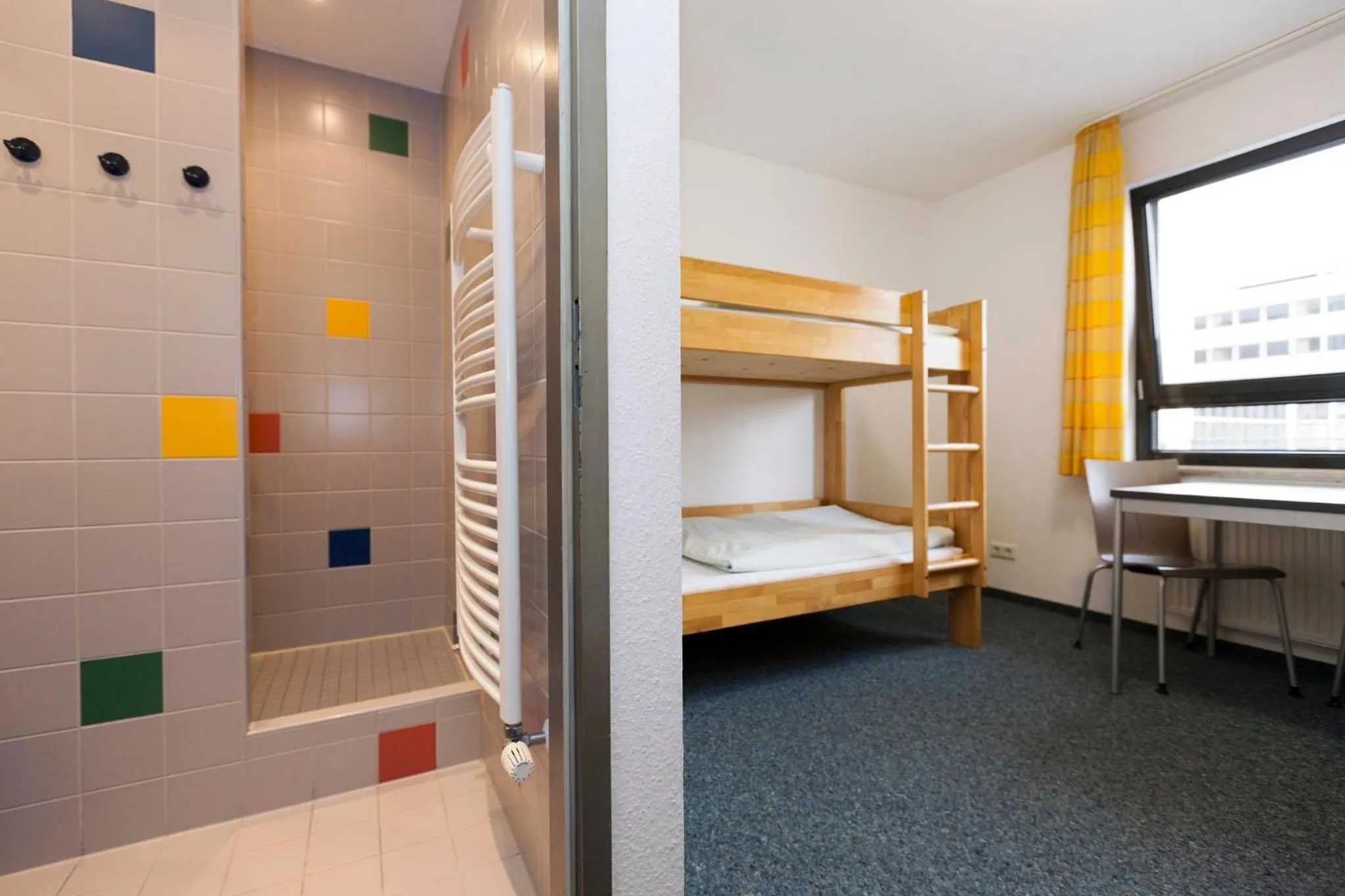 Day, Bed in Jugendherberge Köln-Deutz