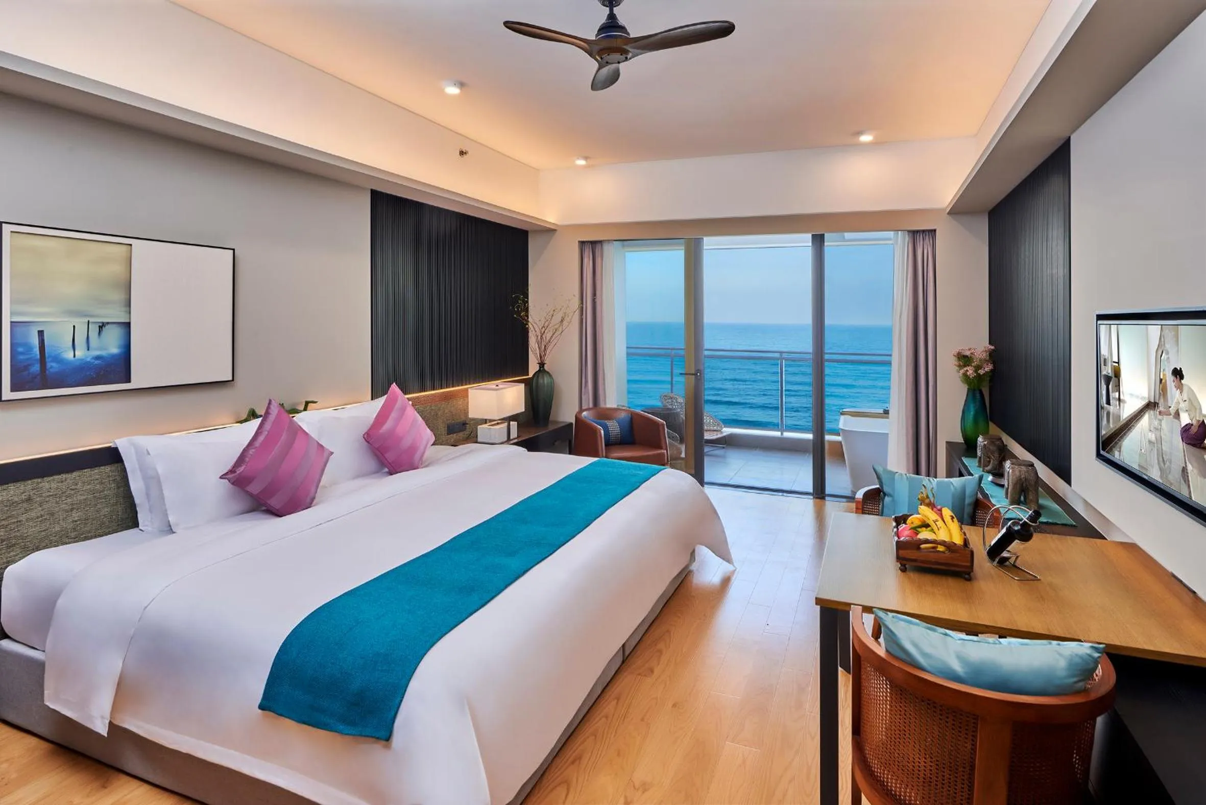 Bed in Dusit Thani Shuangyue Bay Resort Huizhou